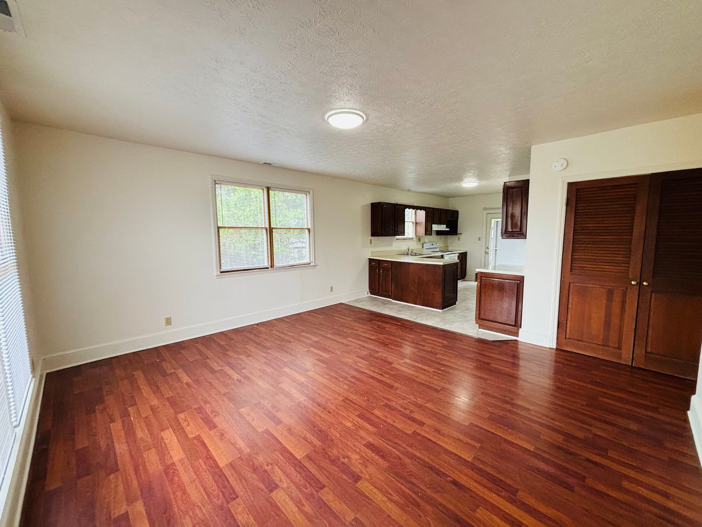 3 Bedroom, 1 Bath Duplex – photo 2
