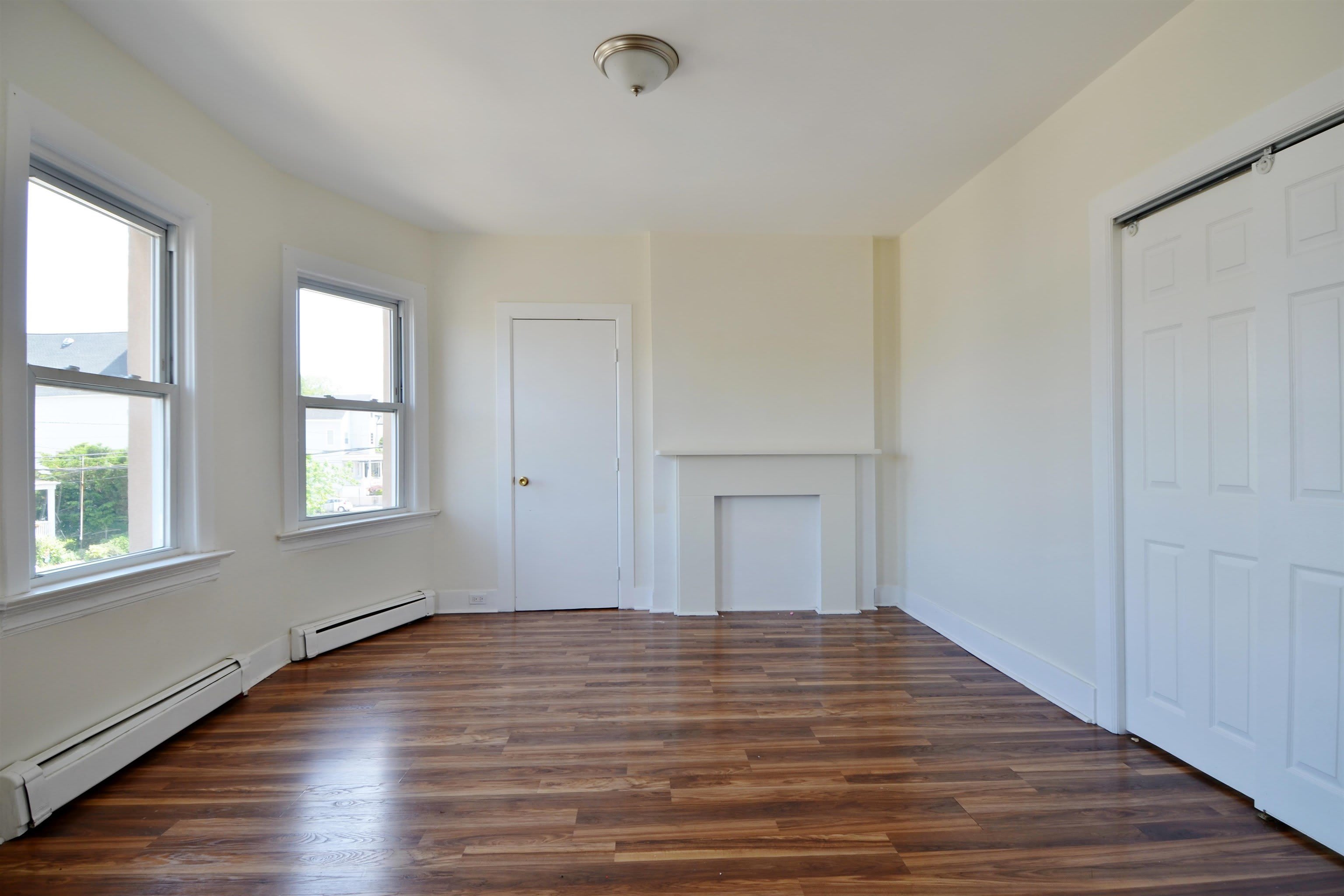 135 LORD AVE – photo 3