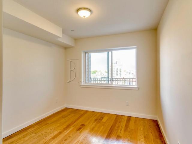 28-22 Astoria blvd – photo 5