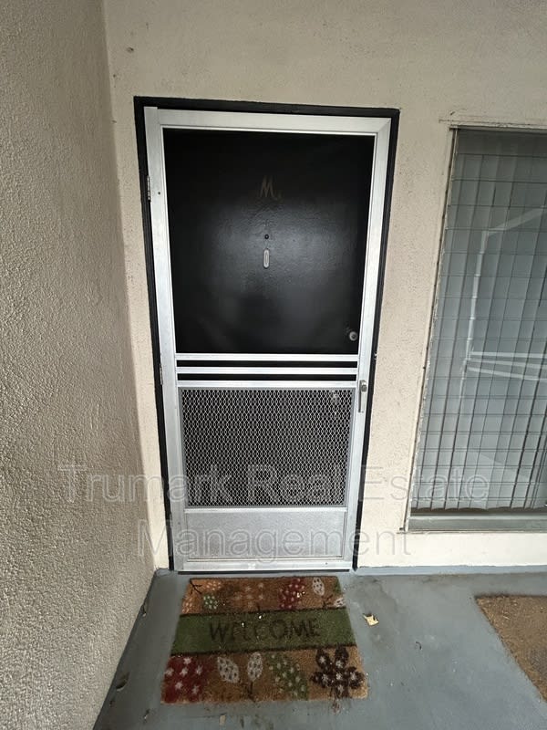 337 E Tujunga Ave – photo 2