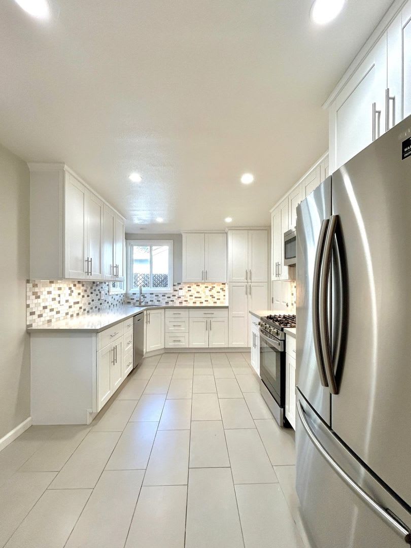 Beautiful, 2 Bedroom, 1 Bathroom, Home in Redwood City Available NOW! – photo 5