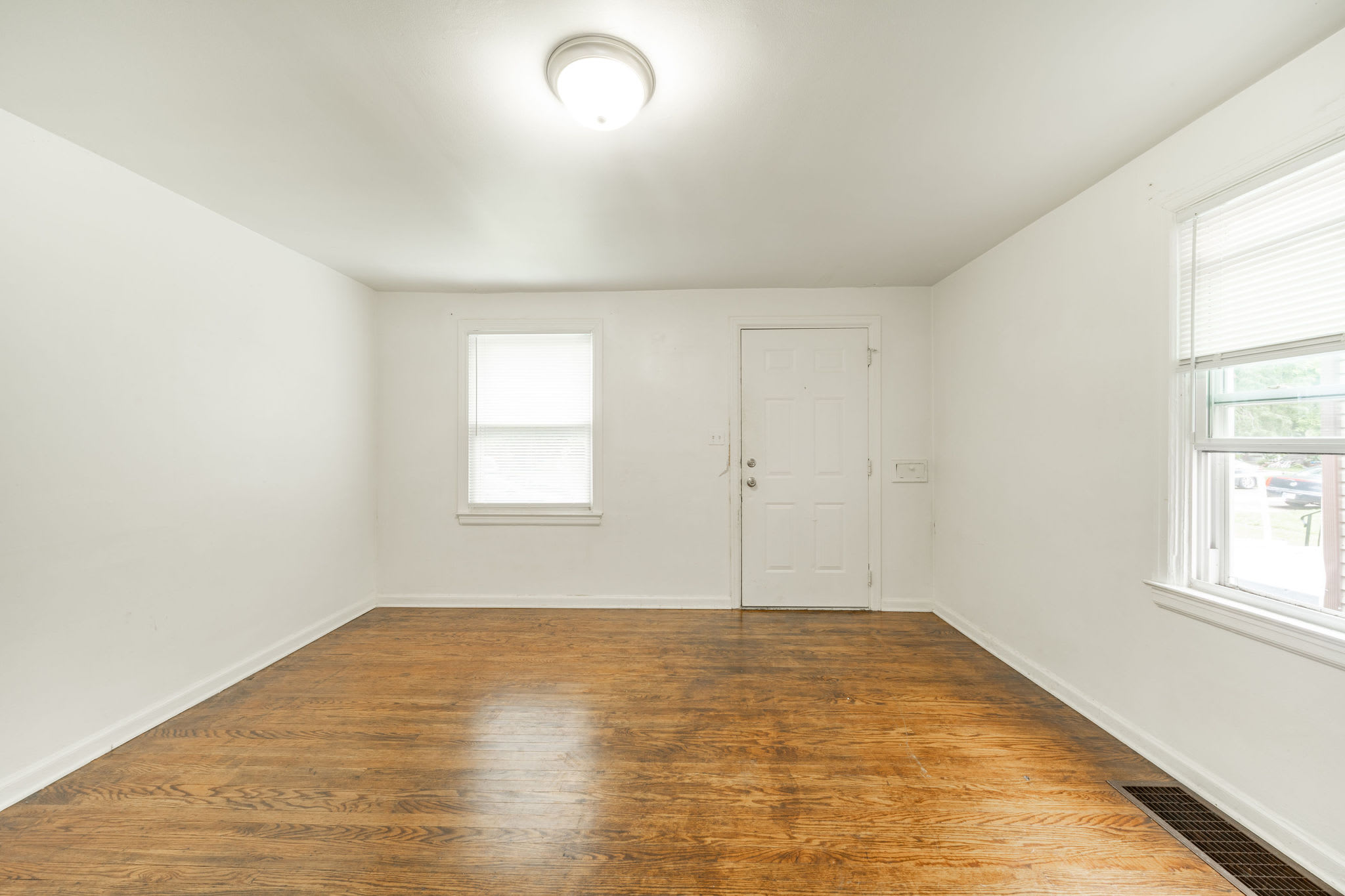 4326 Crittenden Avenue – photo 5