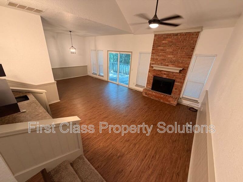 1404 Mary Lee Lane – photo 4