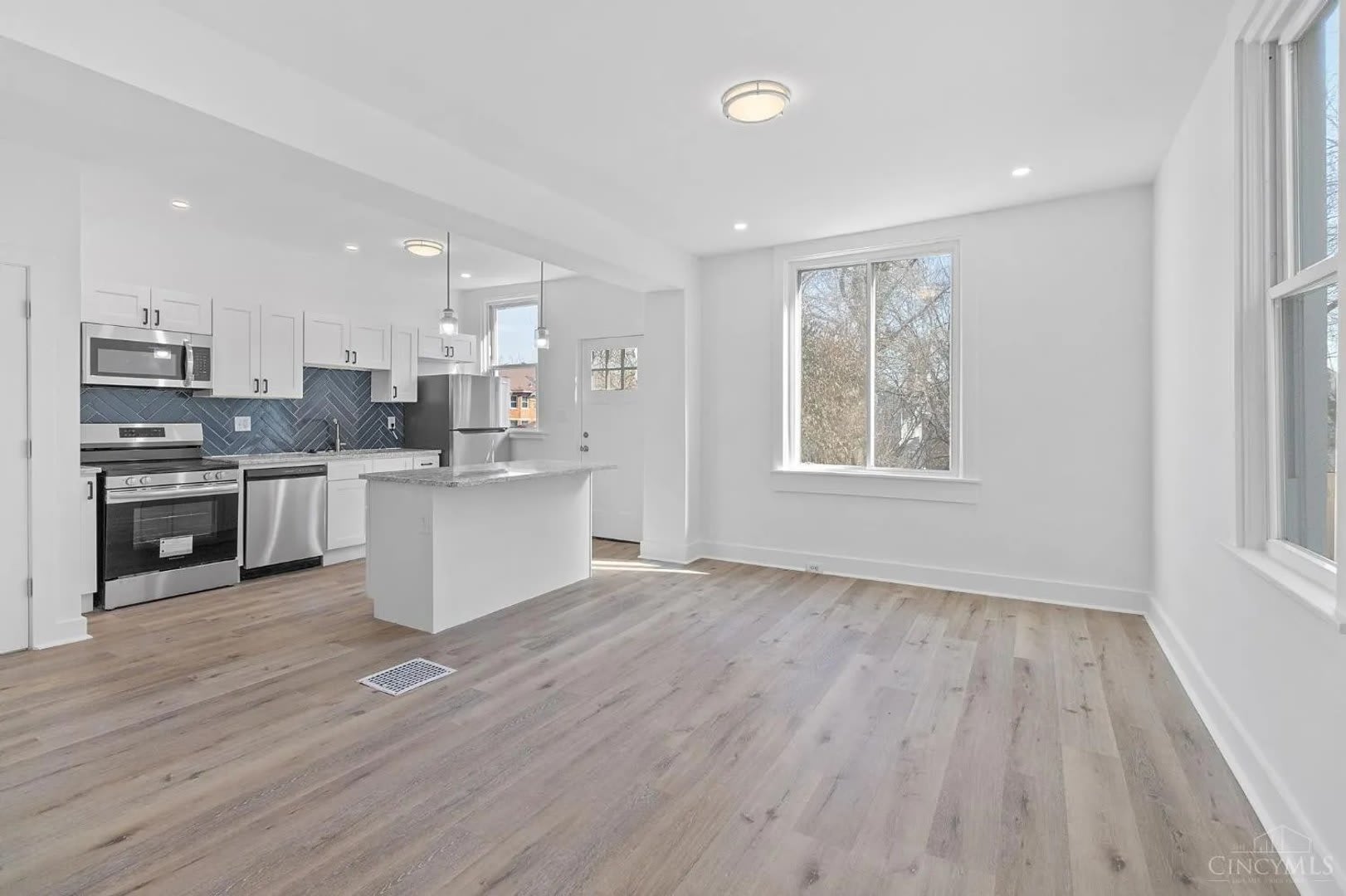 Newly renovated! Available August 1st 2027 – photo 5