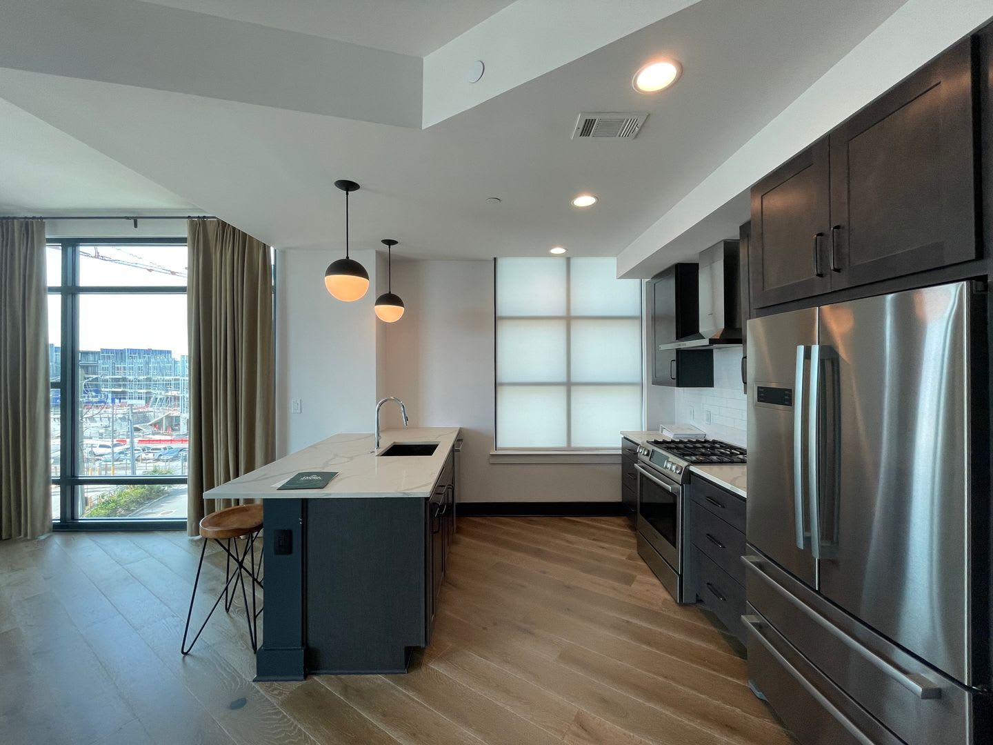 Gorgeous two bedroom newly built condominium at the Gadsden – photo 3