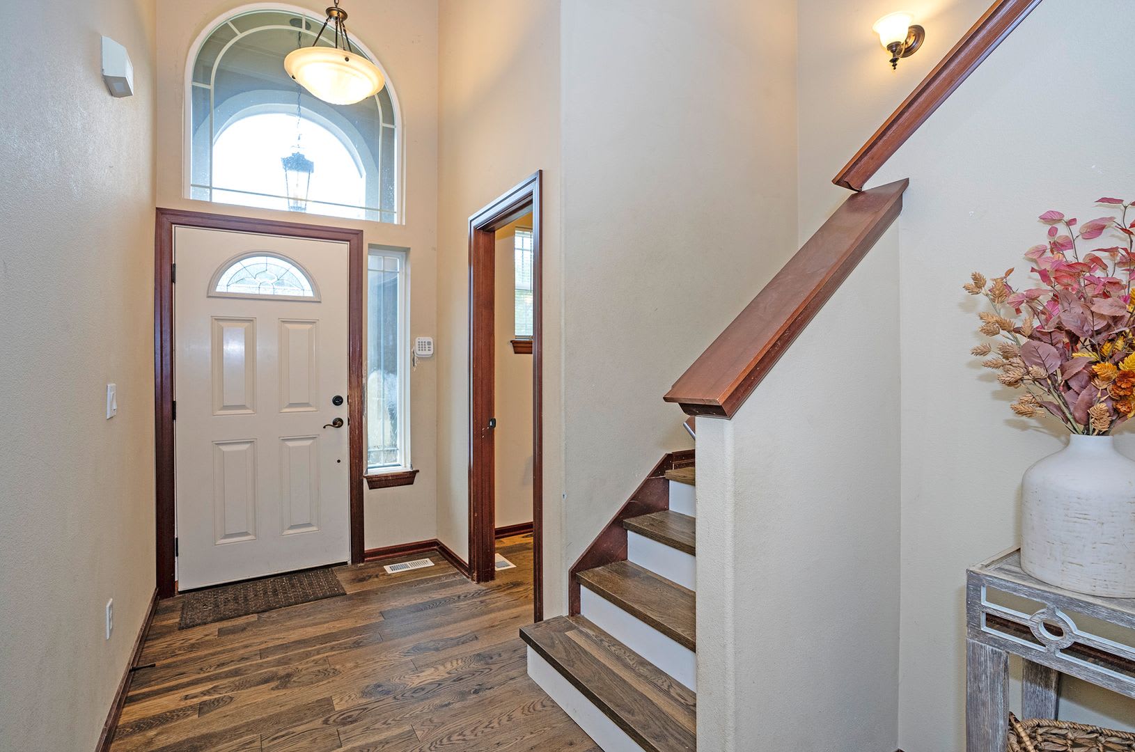 Spacious 4-Bedroom Home in The Oaks with Fenced Yard – photo 4