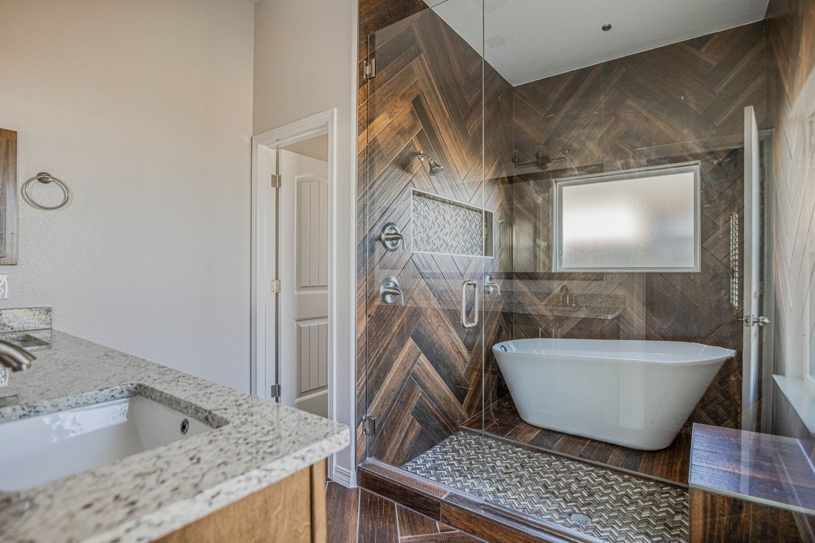 Eastside area for Short or Long Term Rental(Completely Furnished) Beautiful 4 bed/2 baths – photo 3