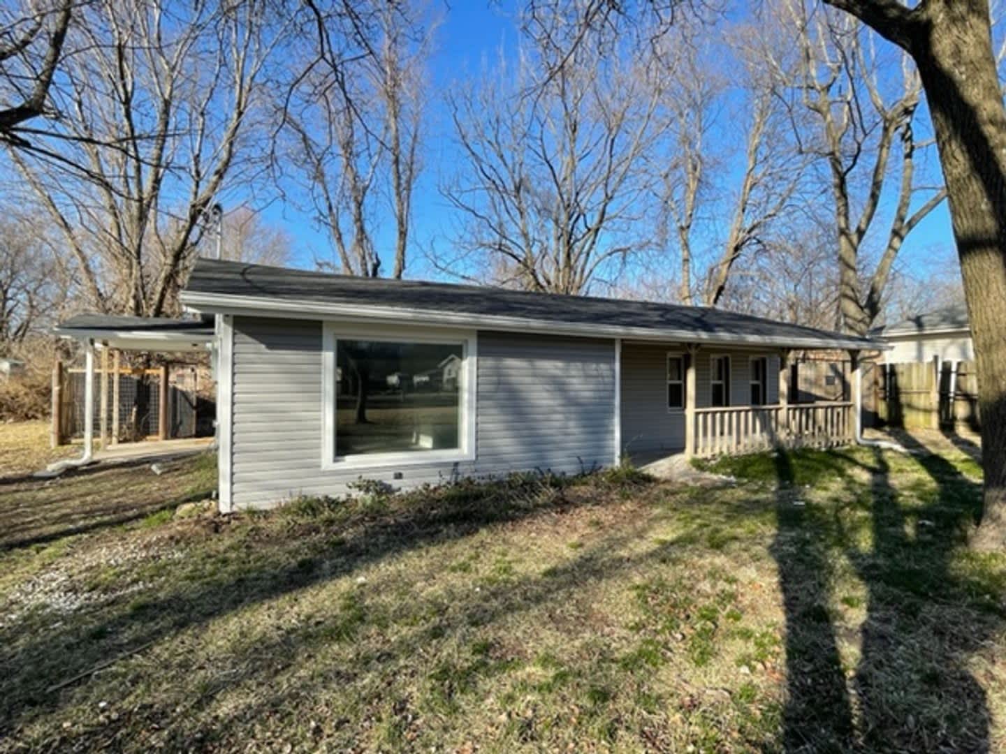 Great Location / Updated Home! – photo 1