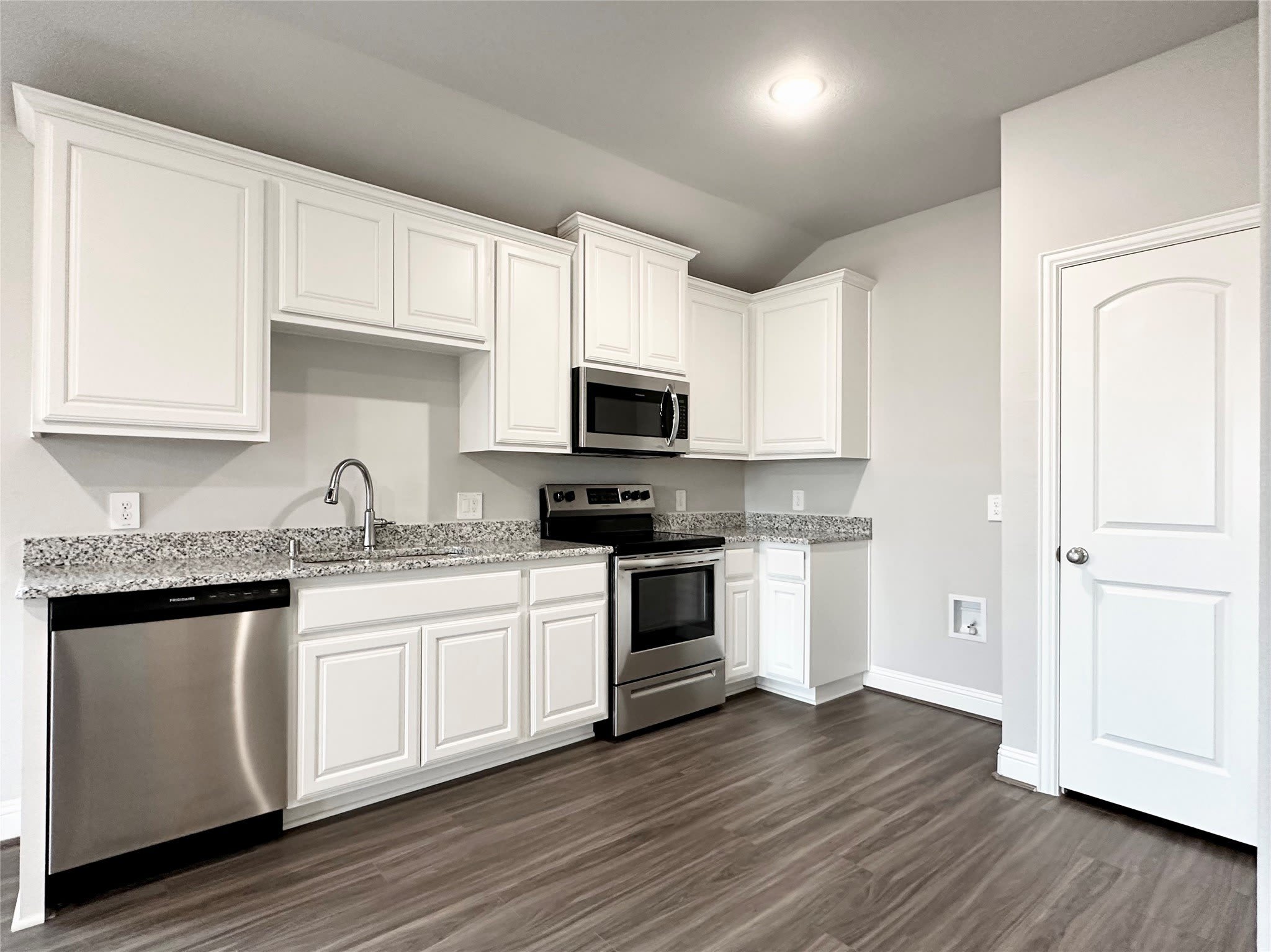 1428 Waverley Drive – photo 3