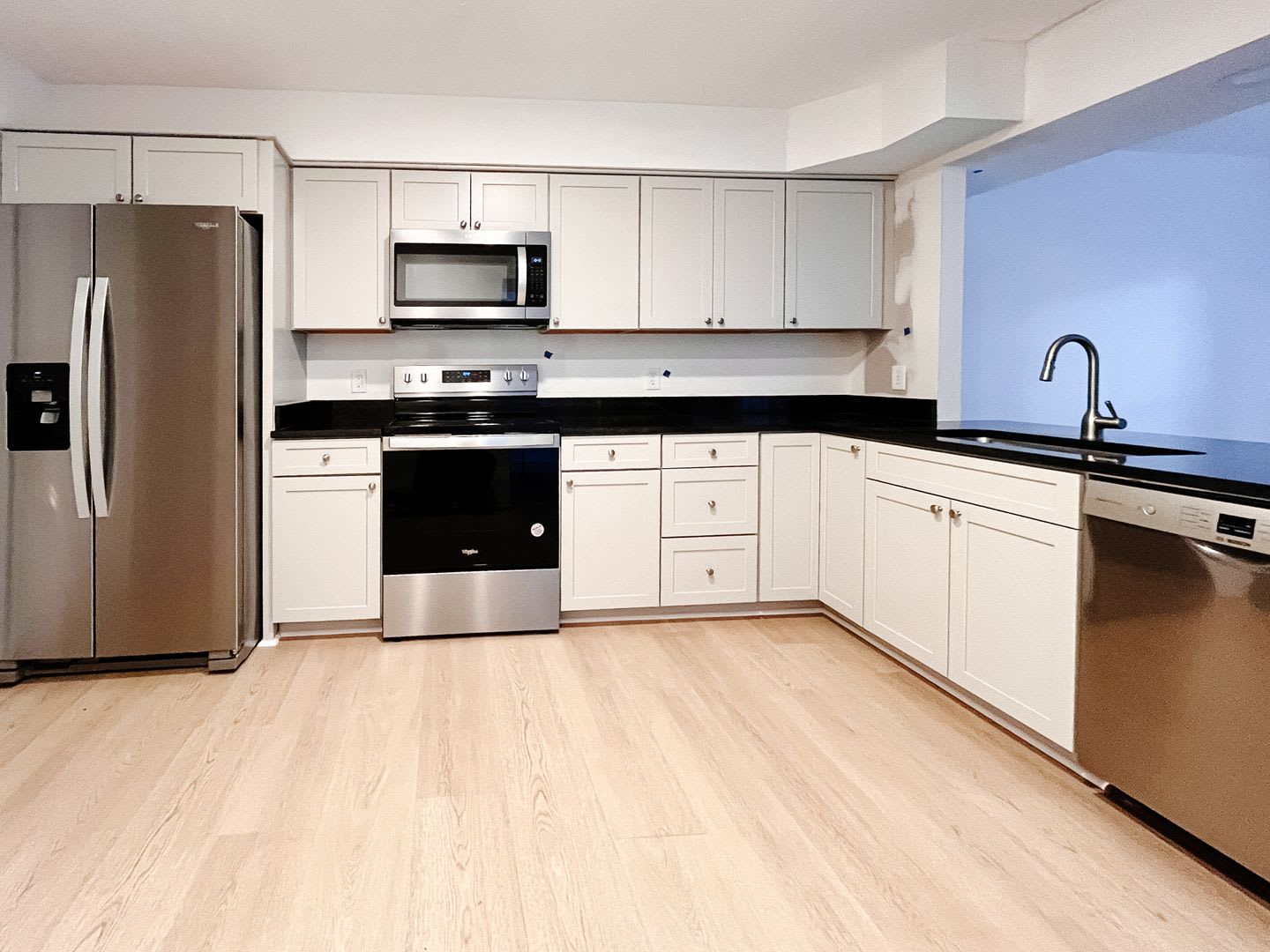 Updated and Conveniently Located 3 Bedroom 2.5 Bath Townhouse – photo 3