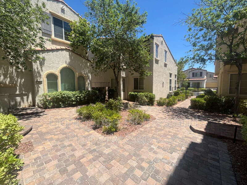 1895 Ardilea Street – photo 2