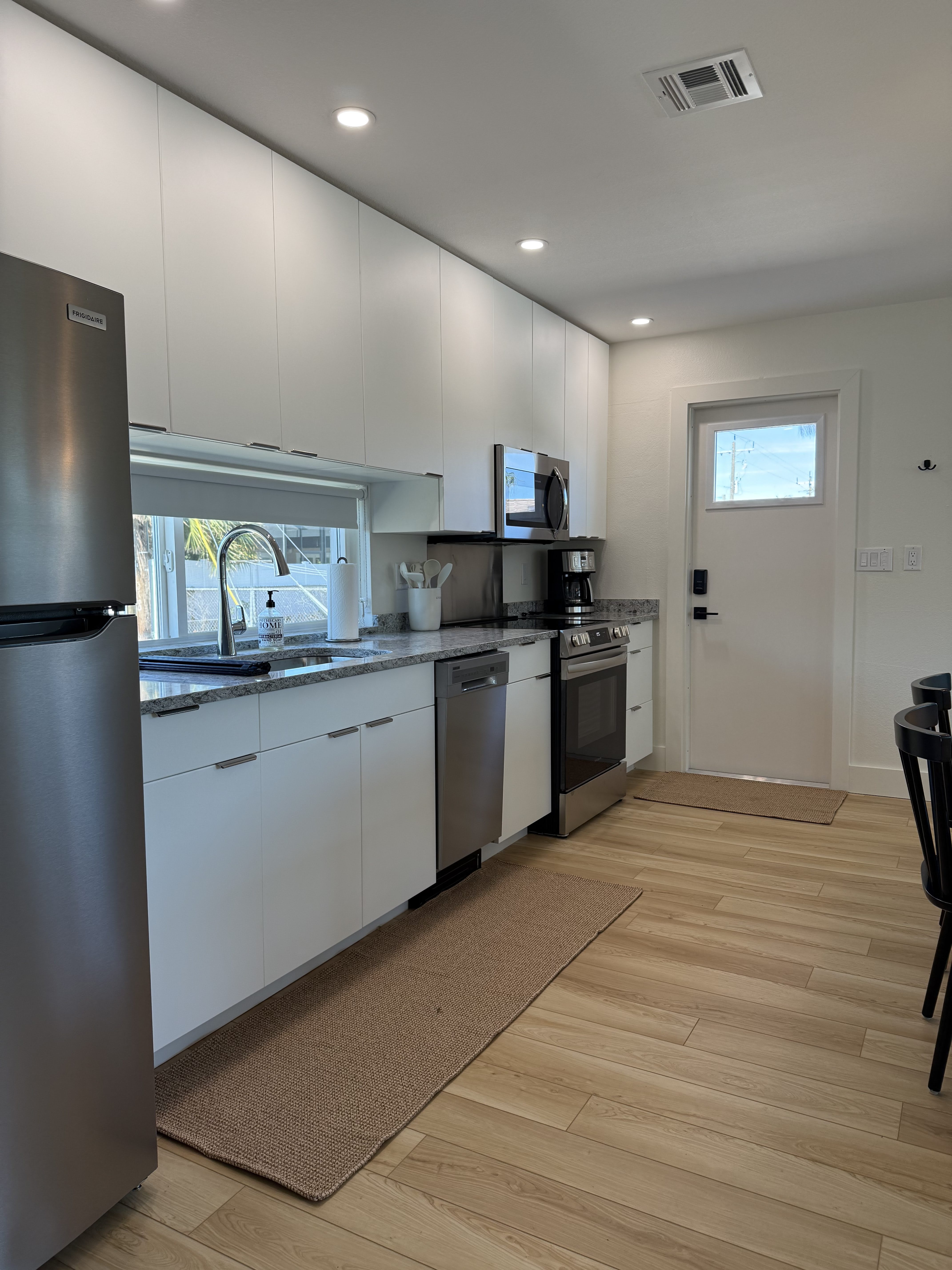 906 Harbor Dr S – photo 4