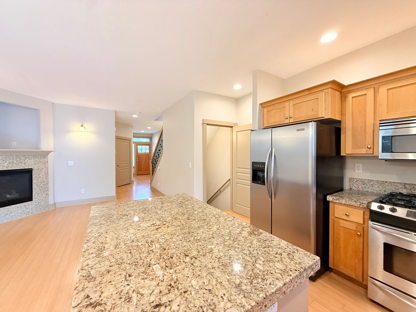 Spacious 3 Bedroom Townhome with Huge Bonus Room! – photo 4