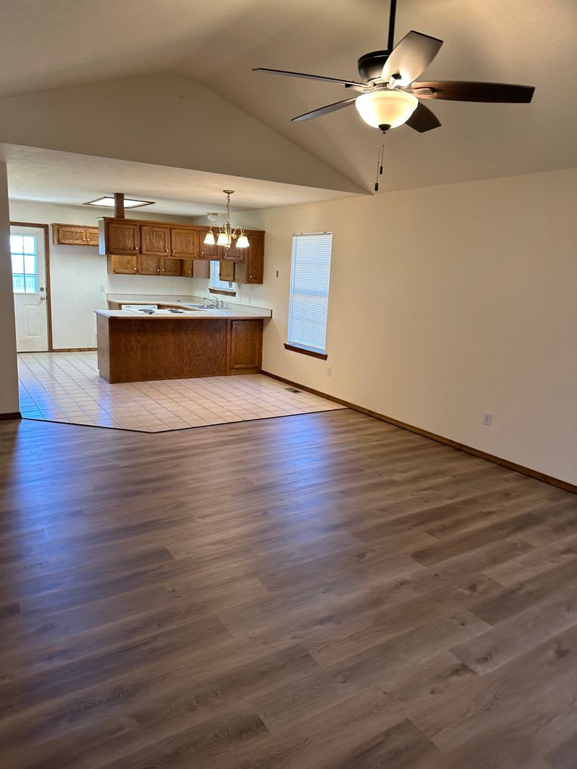 All brick 3 bed 2 bath home in Nixa. – photo 4