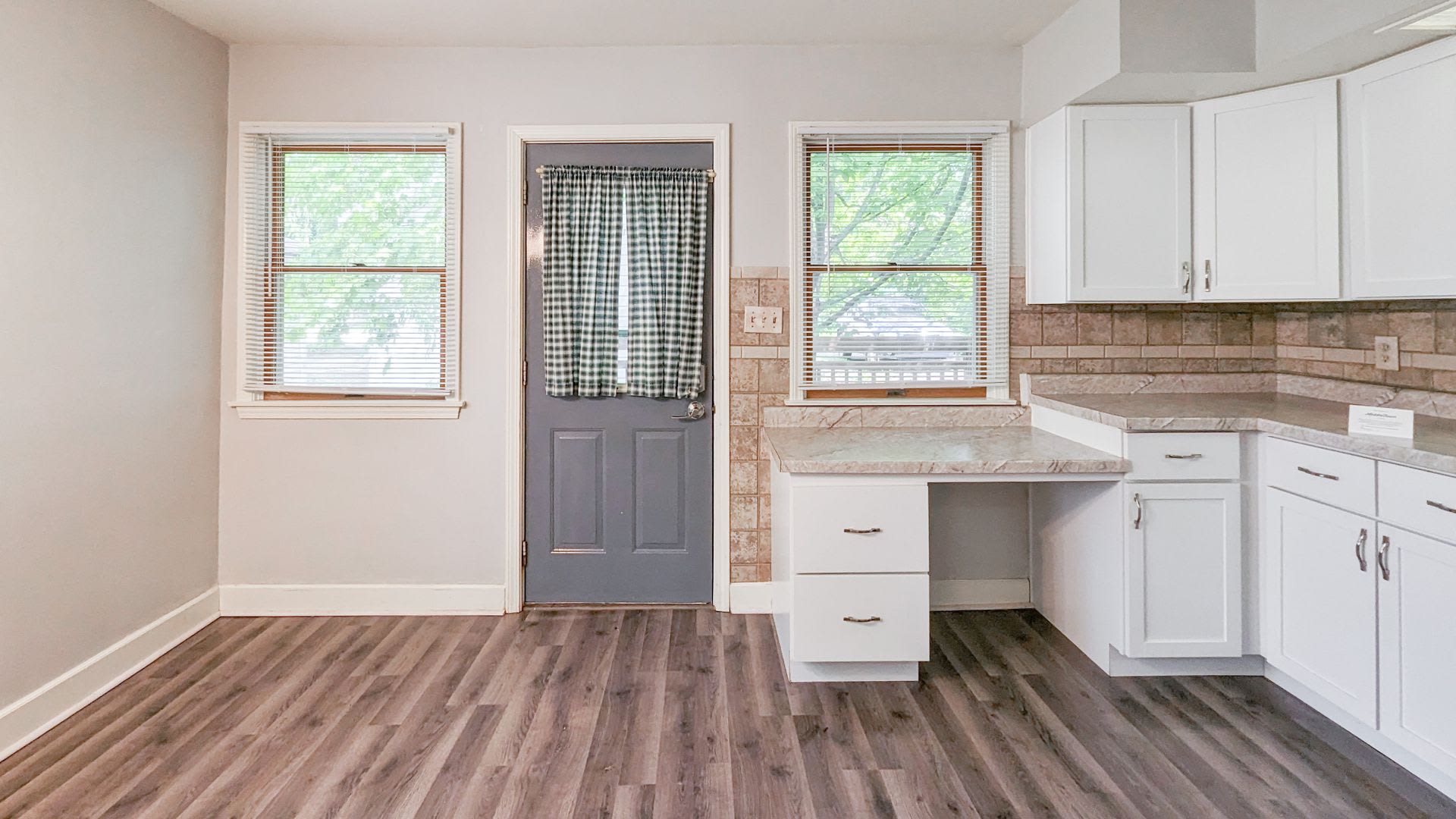 For Rent 1408 N Lorraine 3 Bedroom Home Available Now Short Walk From Ball State S Campus Updated Spacious Home – photo 3