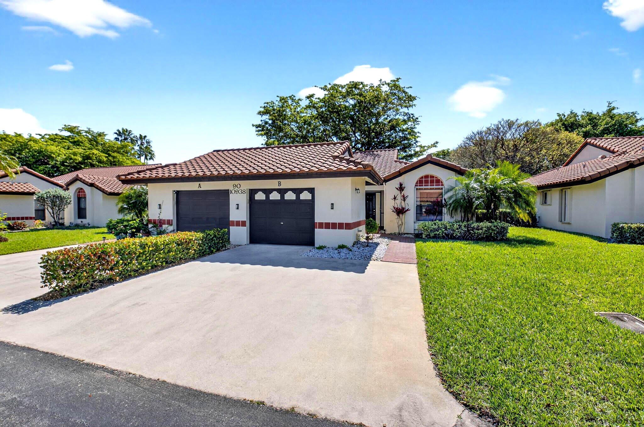 10938 Roebelini Palm Court – photo 2