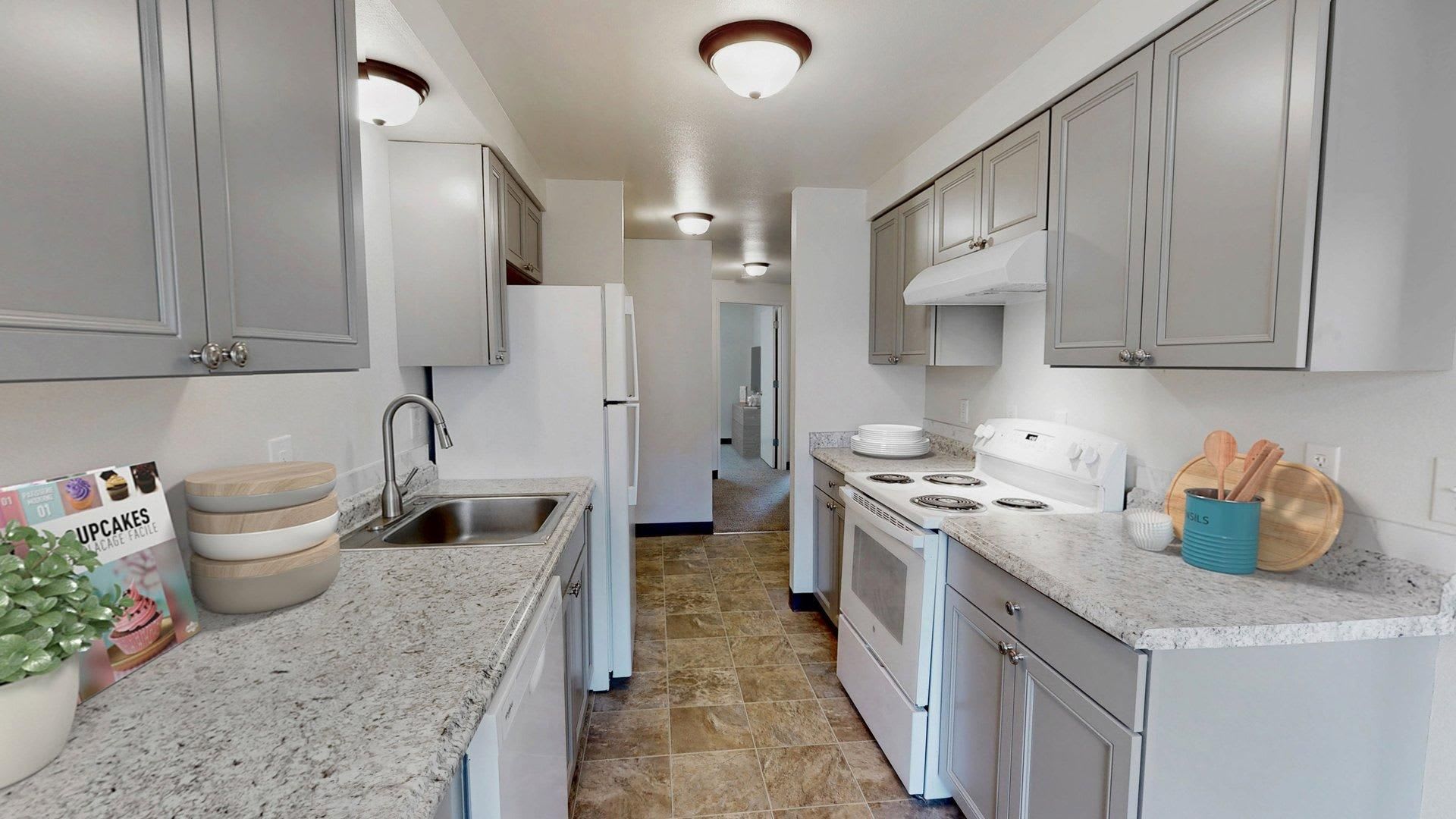 Immaculate 2 Bedroom With Air Conditioning And Washer Dryer Included – photo 1