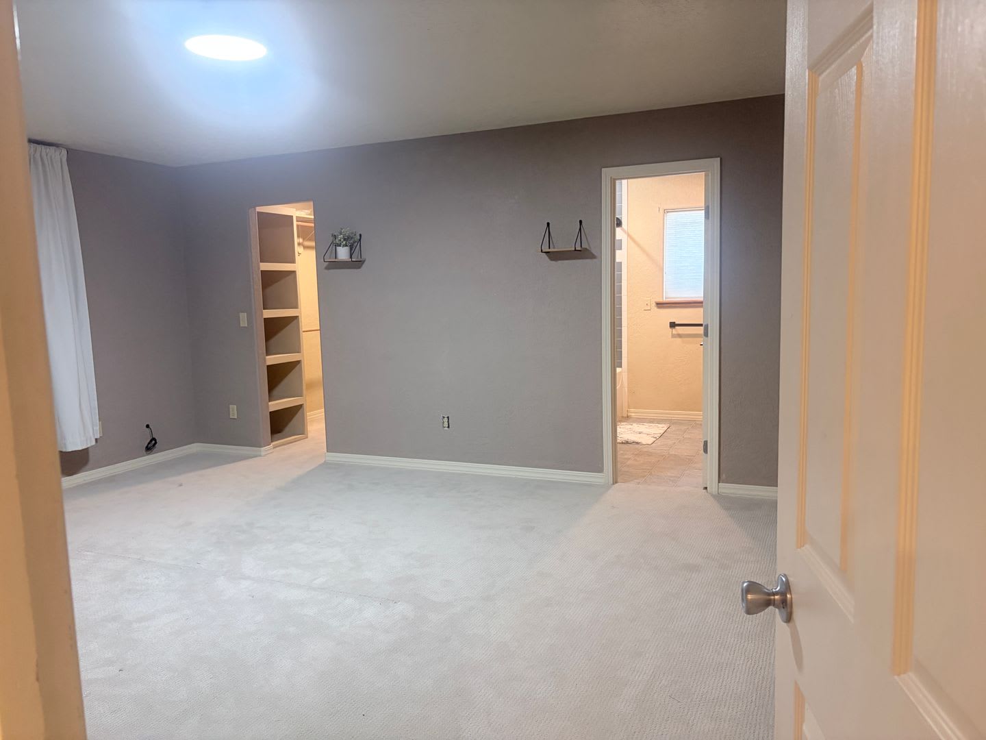 Beautiful Home Off North College – photo 1