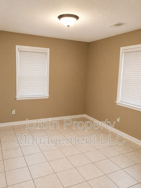 1319 Glenn St – photo 2