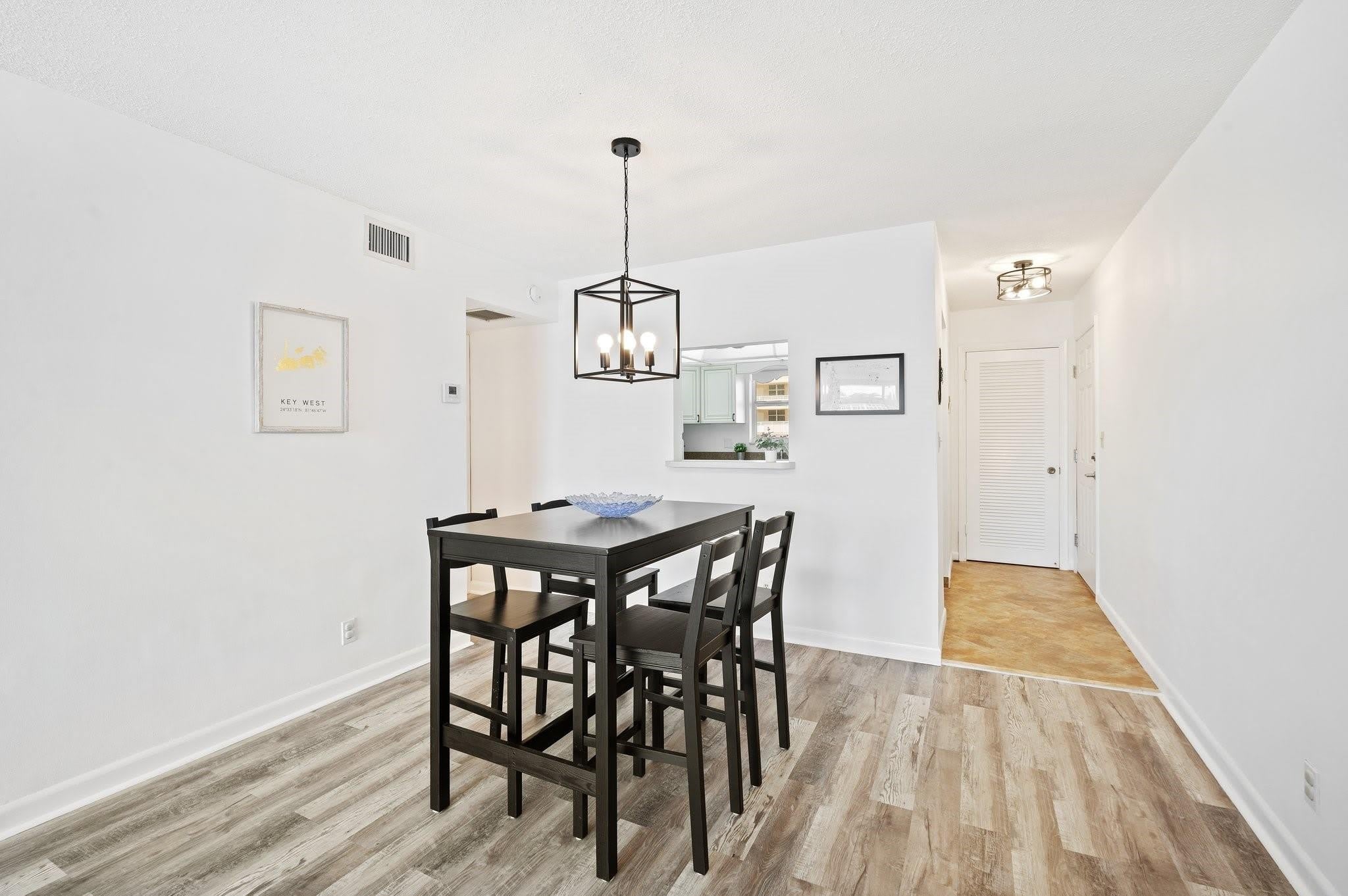 1050 Hillsboro Mile – photo 5