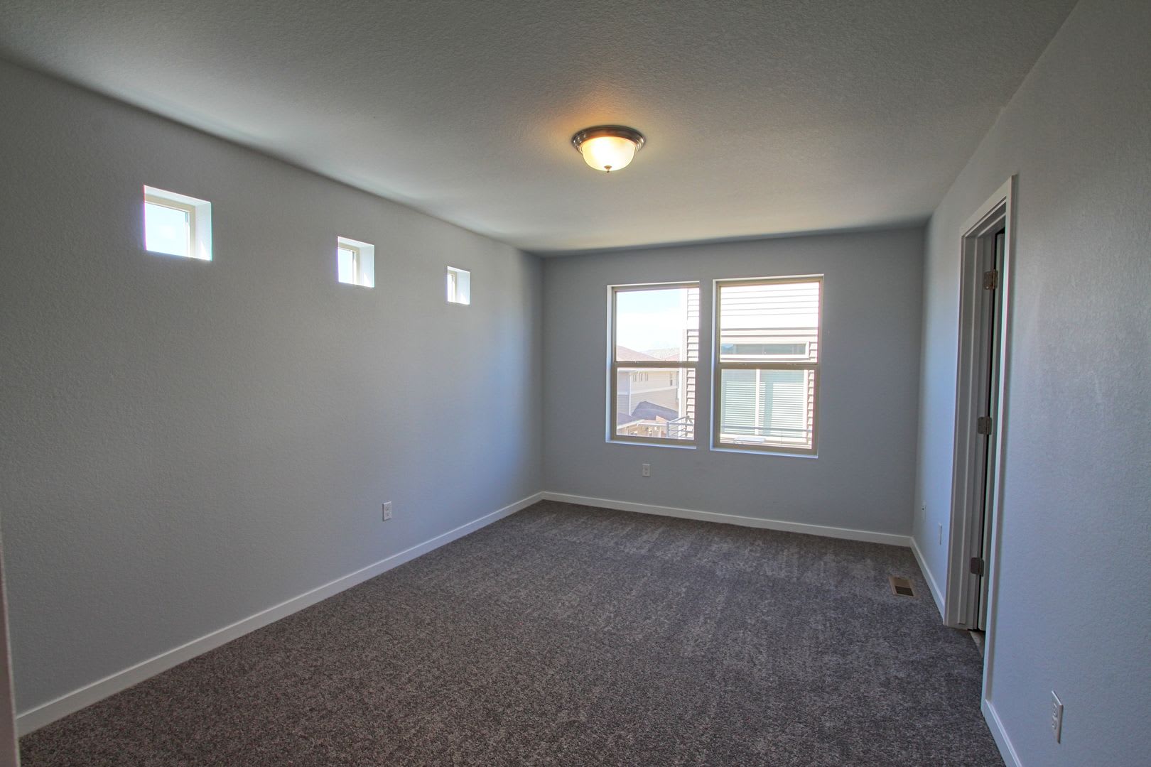 5 bed 3.5 bath home in the Meadows – photo 5