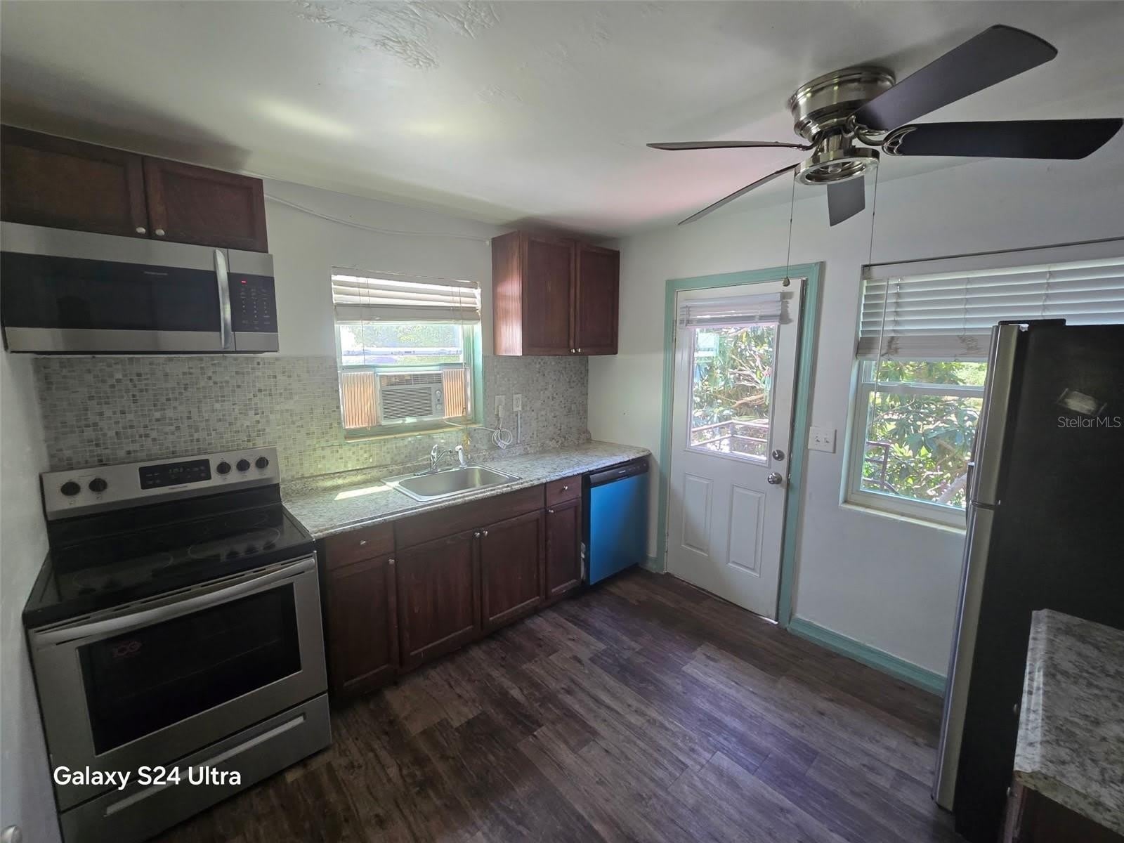 7306 EARLWOOD Avenue – photo 4