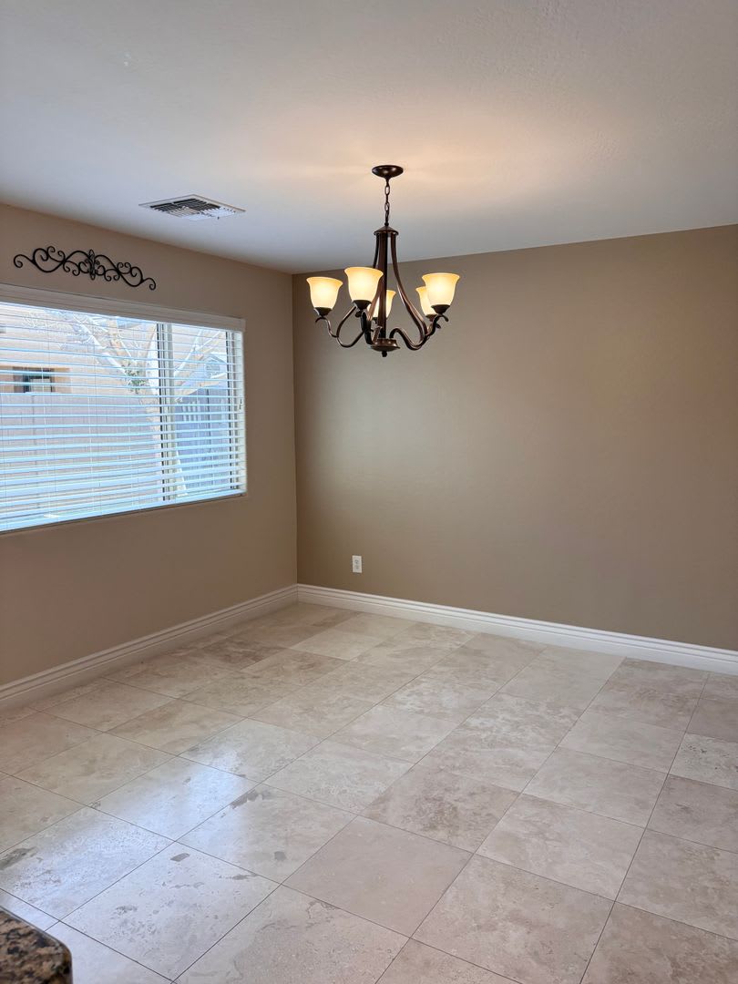 **STUNNING 4 BEDROOM/3 BATHROOM/2 CAR GARAGE/GATED COMMUNITY HOME IN MESA (SOUTHERN & LINDSAY)** – photo 4