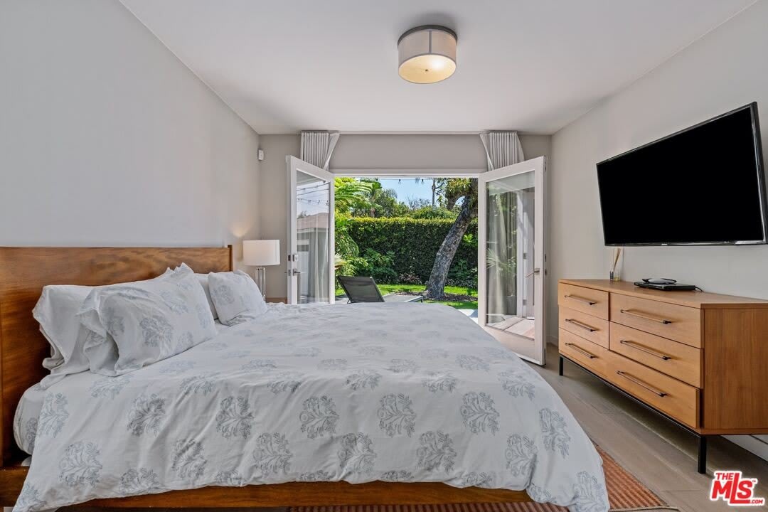 1216 Greenacre Ave – photo 3