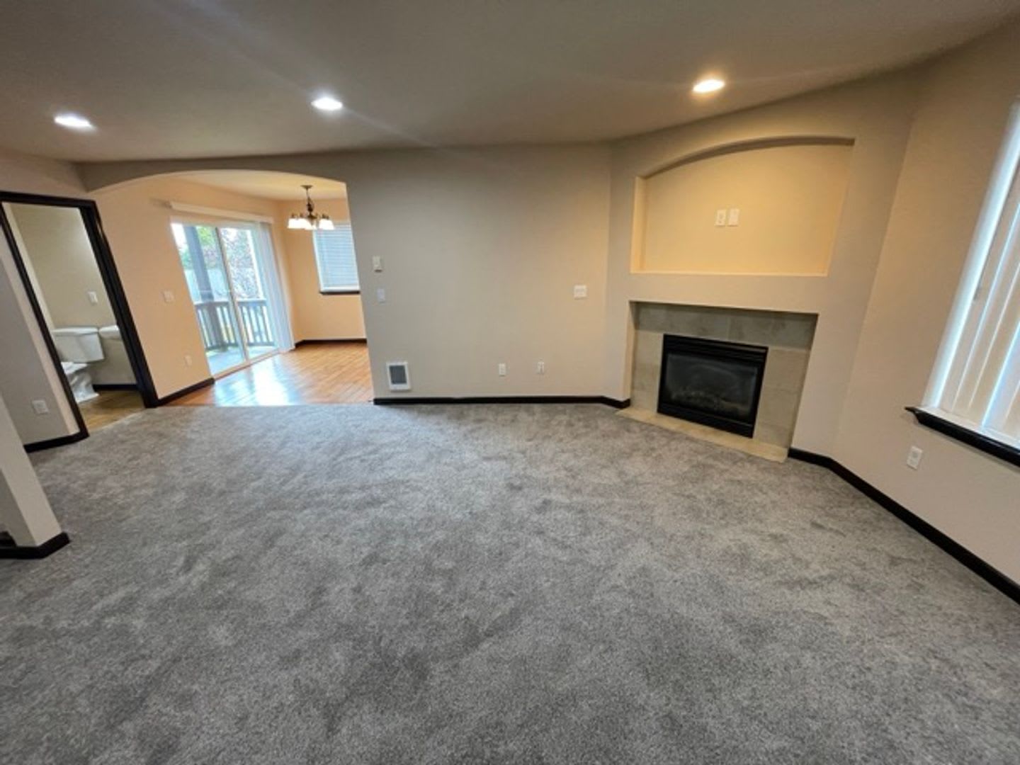 Extremely Gorgeous 3 Bedroom Home for Rent in Lynnwood – photo 3