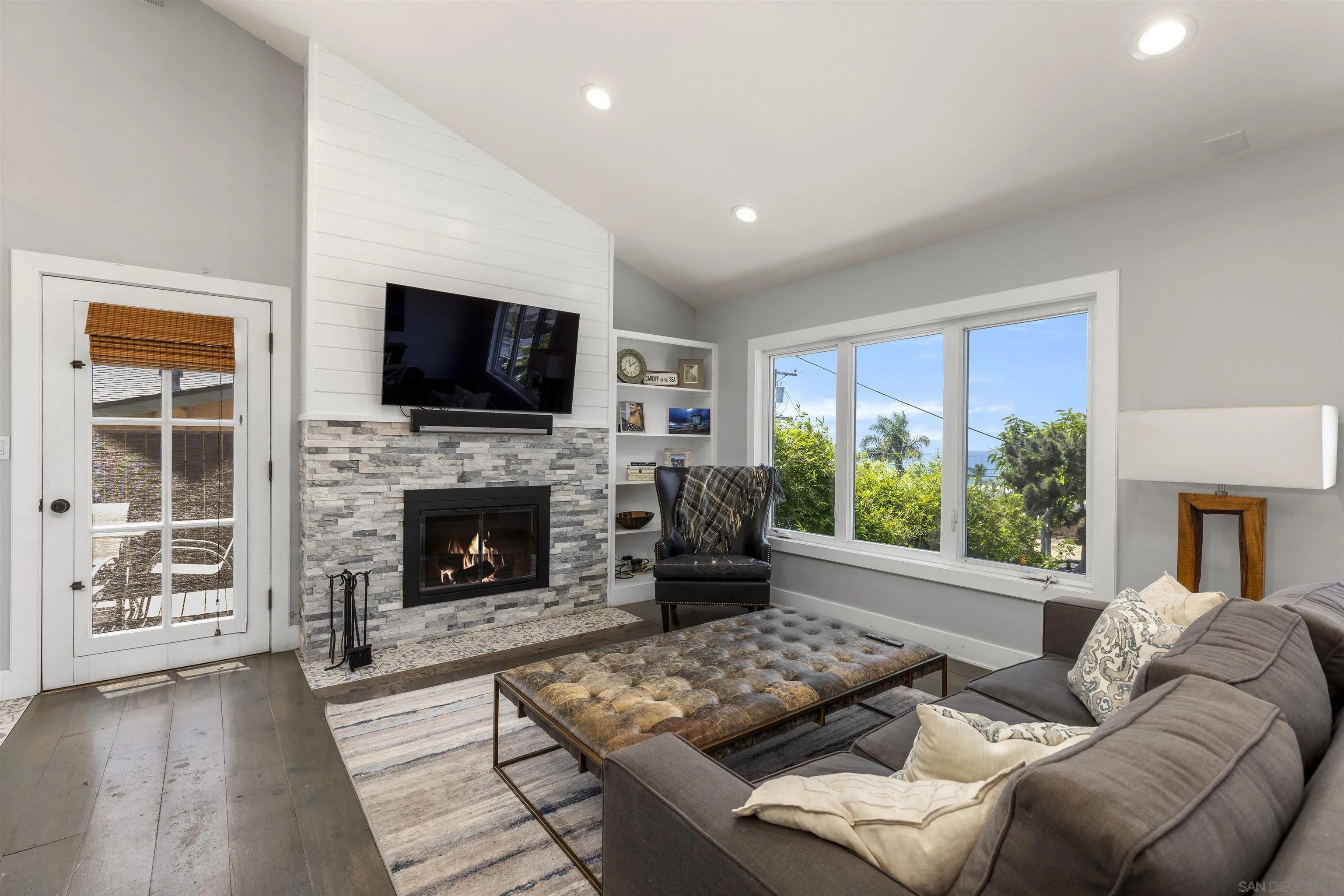2416 Oxford Avenue – photo 5