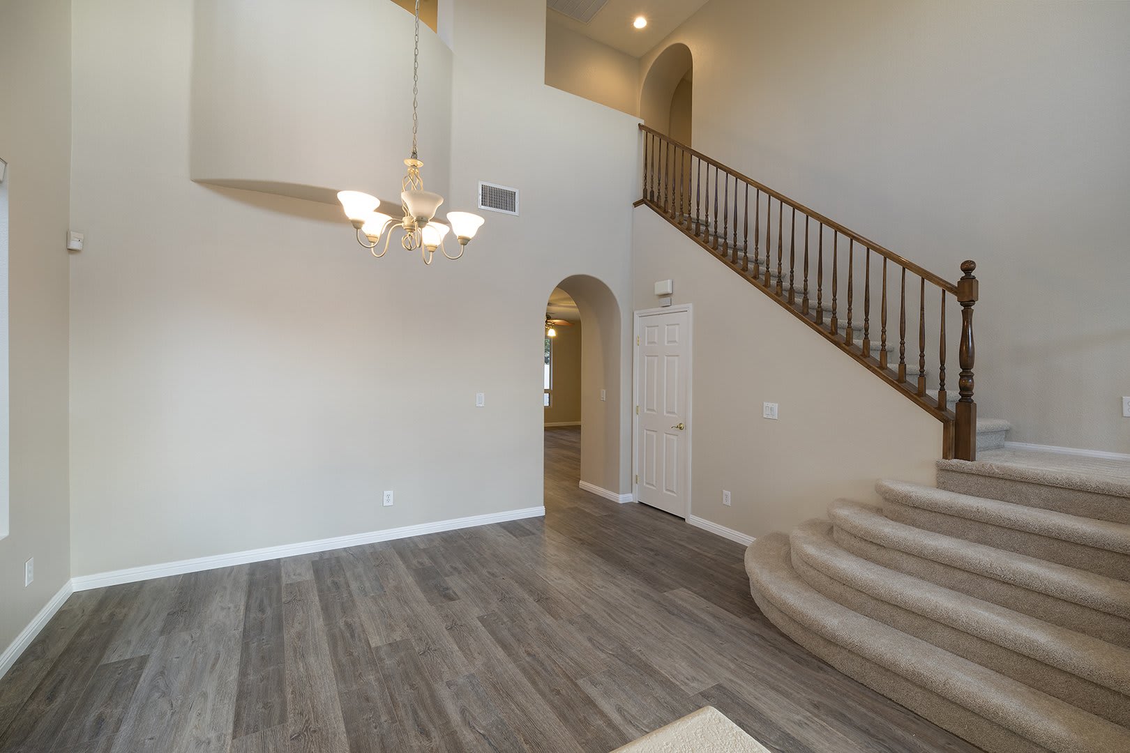 Summerlin Gated Community In The Paseos 4 Bedrooms Small Loft Den Office – photo 4