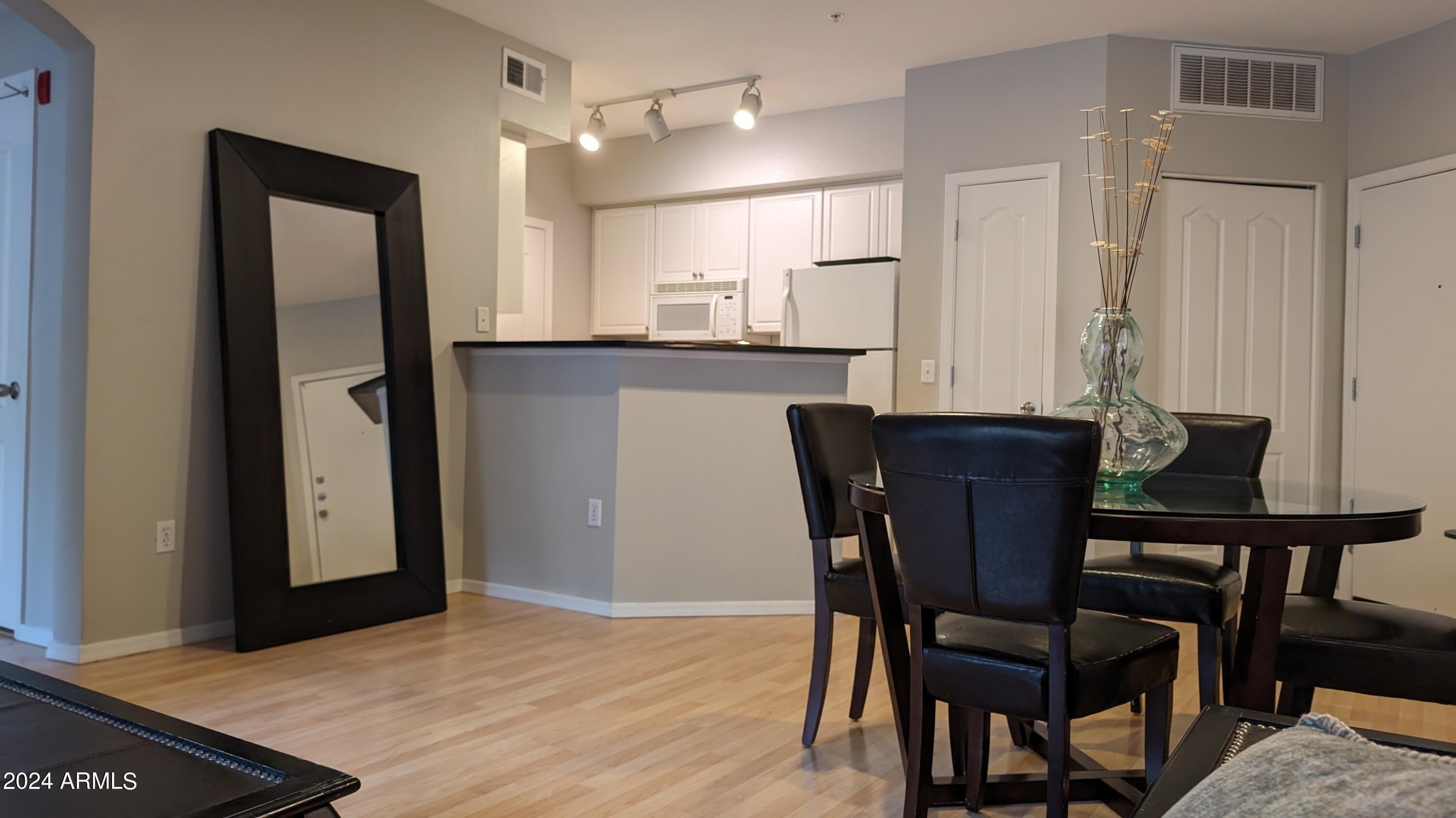 1701 E Colter Street – photo 3