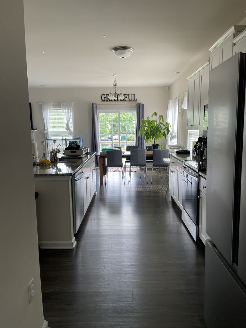 Large Transitional With Lots Of Room For Entertainment On Quiet Cul De Sac In Castleton Subdivision – photo 3