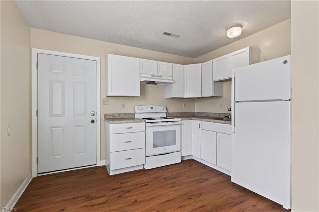 2344 Grandy Avenue – photo 2