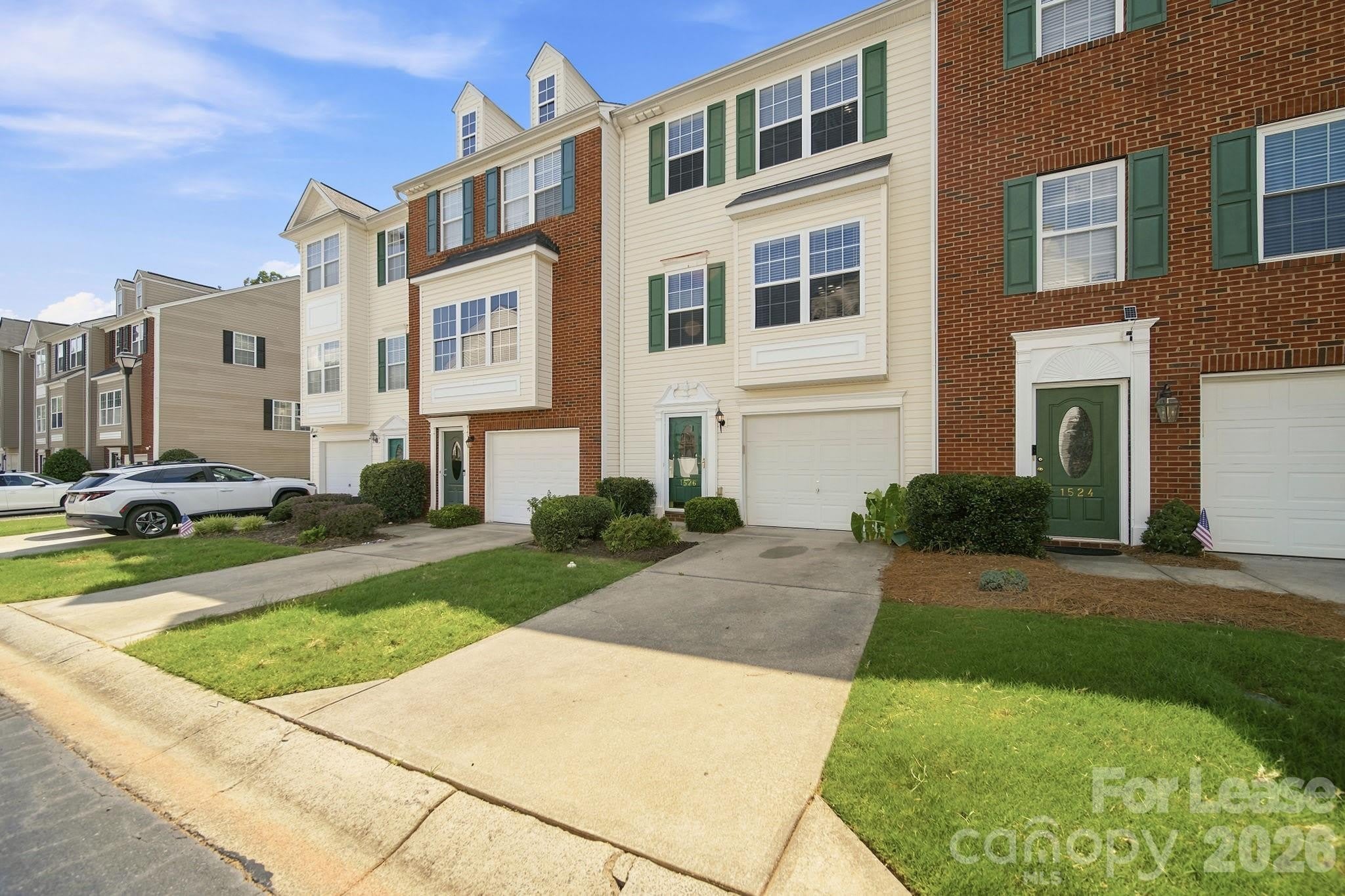 1526 Royal Auburn Avenue – photo 2