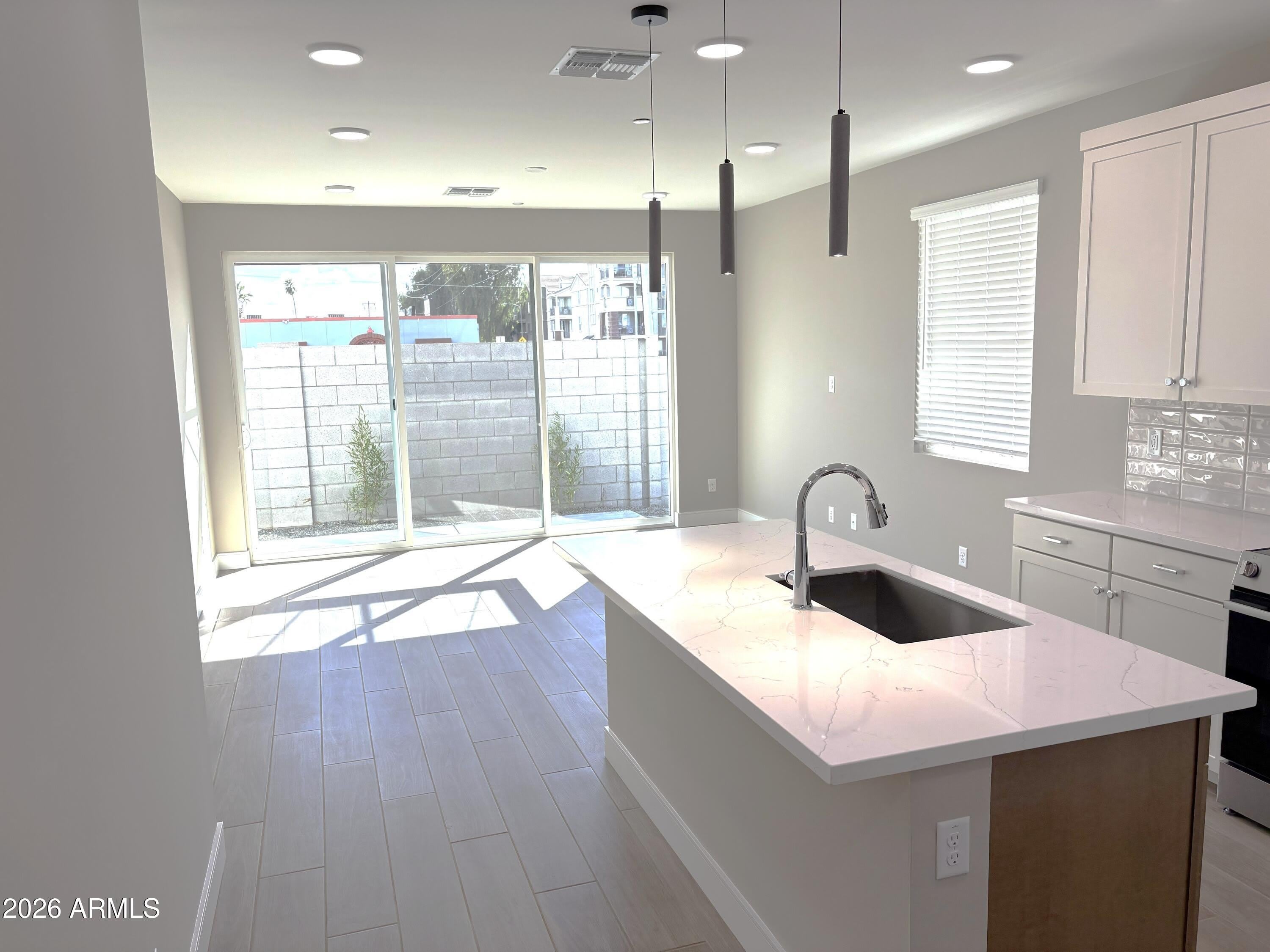 1019 E PASADENA Avenue – photo 4