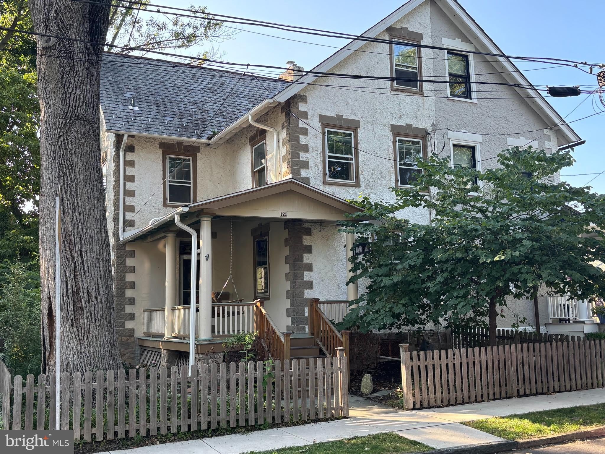 121 W OAKLAND Avenue – photo 1