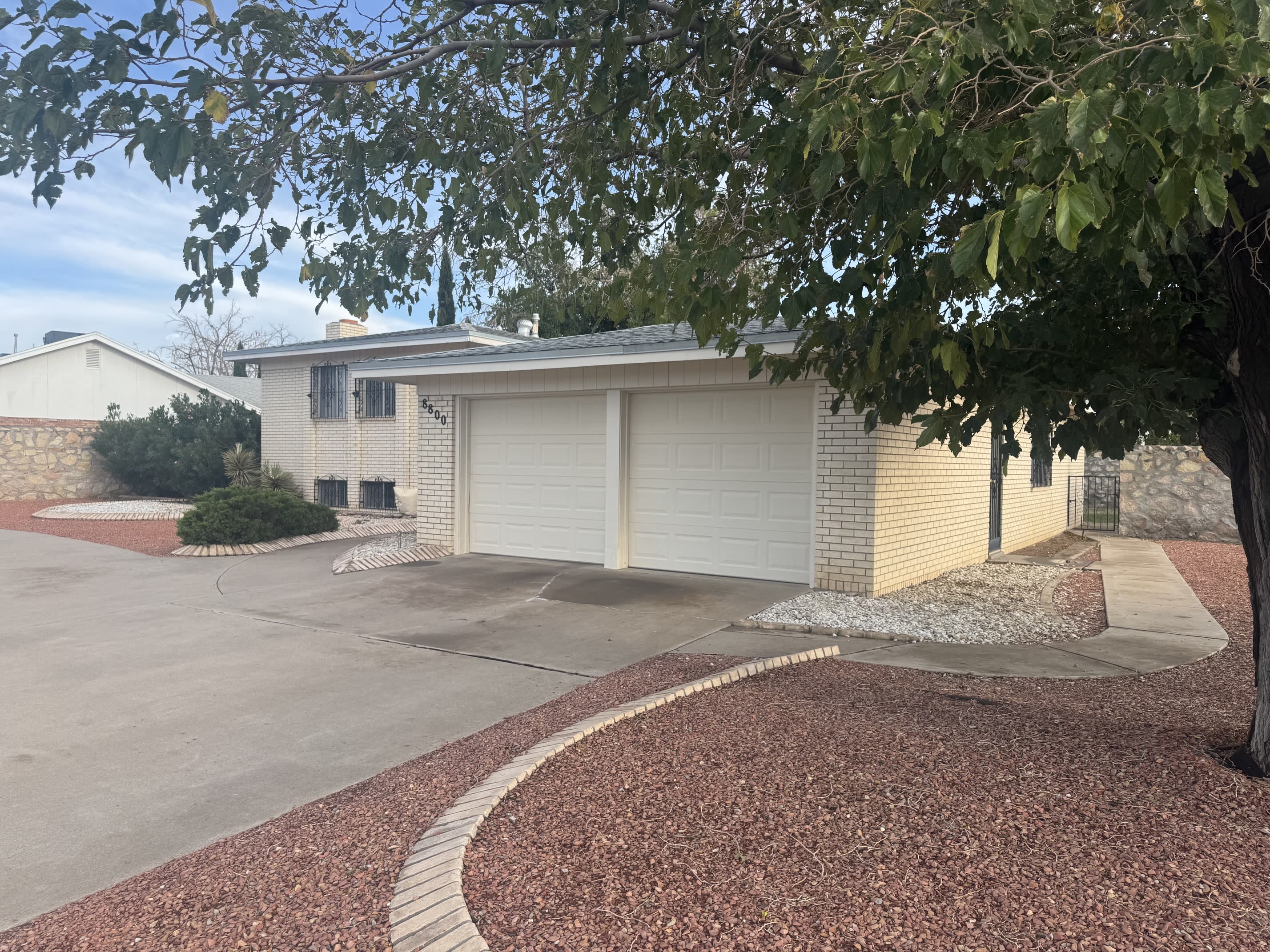 8800 Sampson Court – photo 2