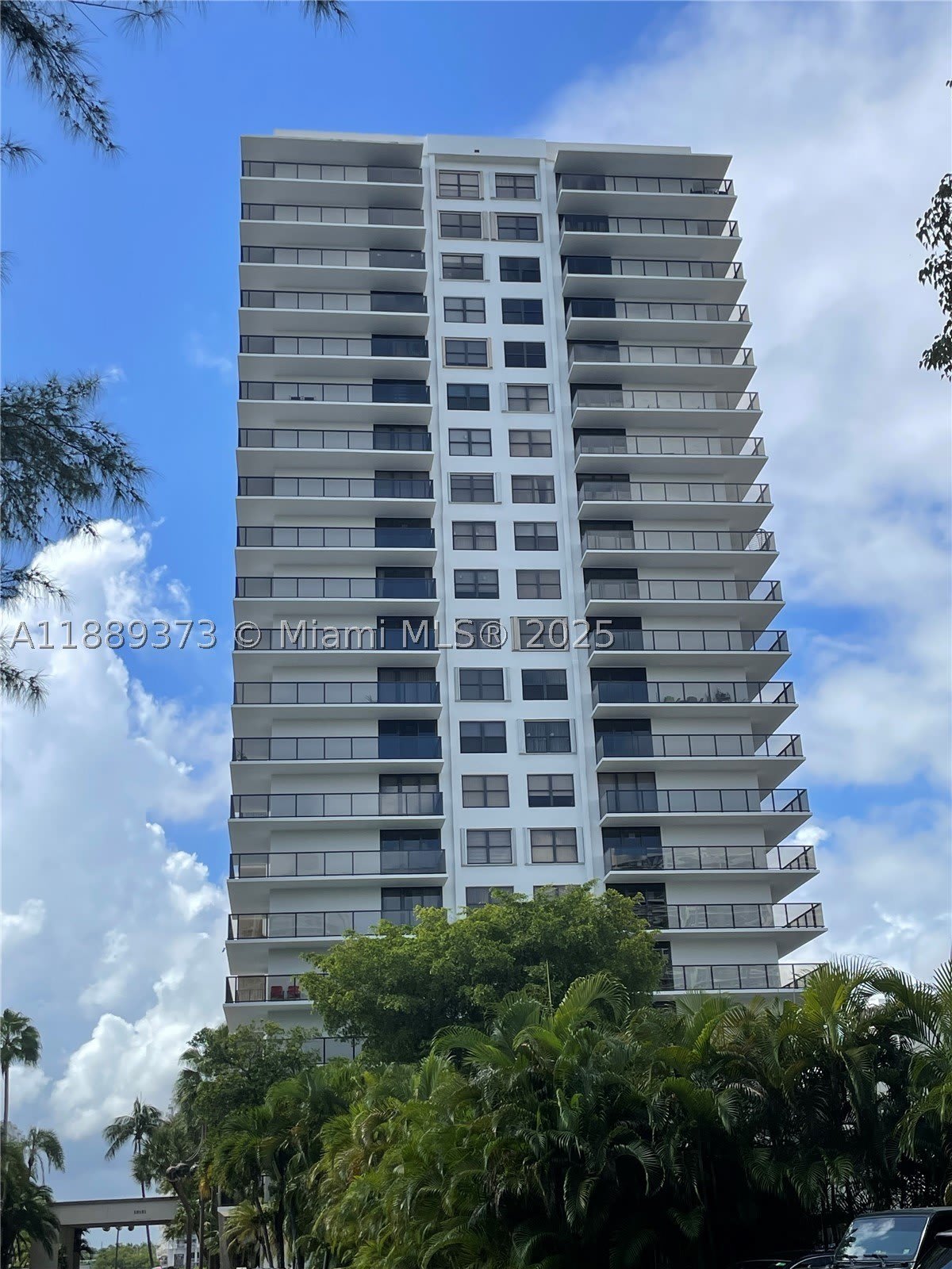 18151 NE 31st Ct – photo 1