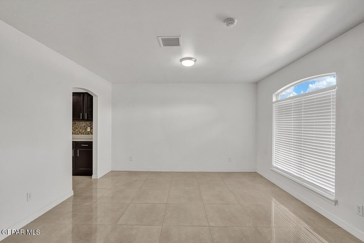 313 Peter Noyes Drive – photo 2