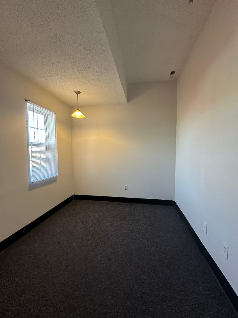 3 Bed 1 Bath Apartment Utilities Included – photo 3