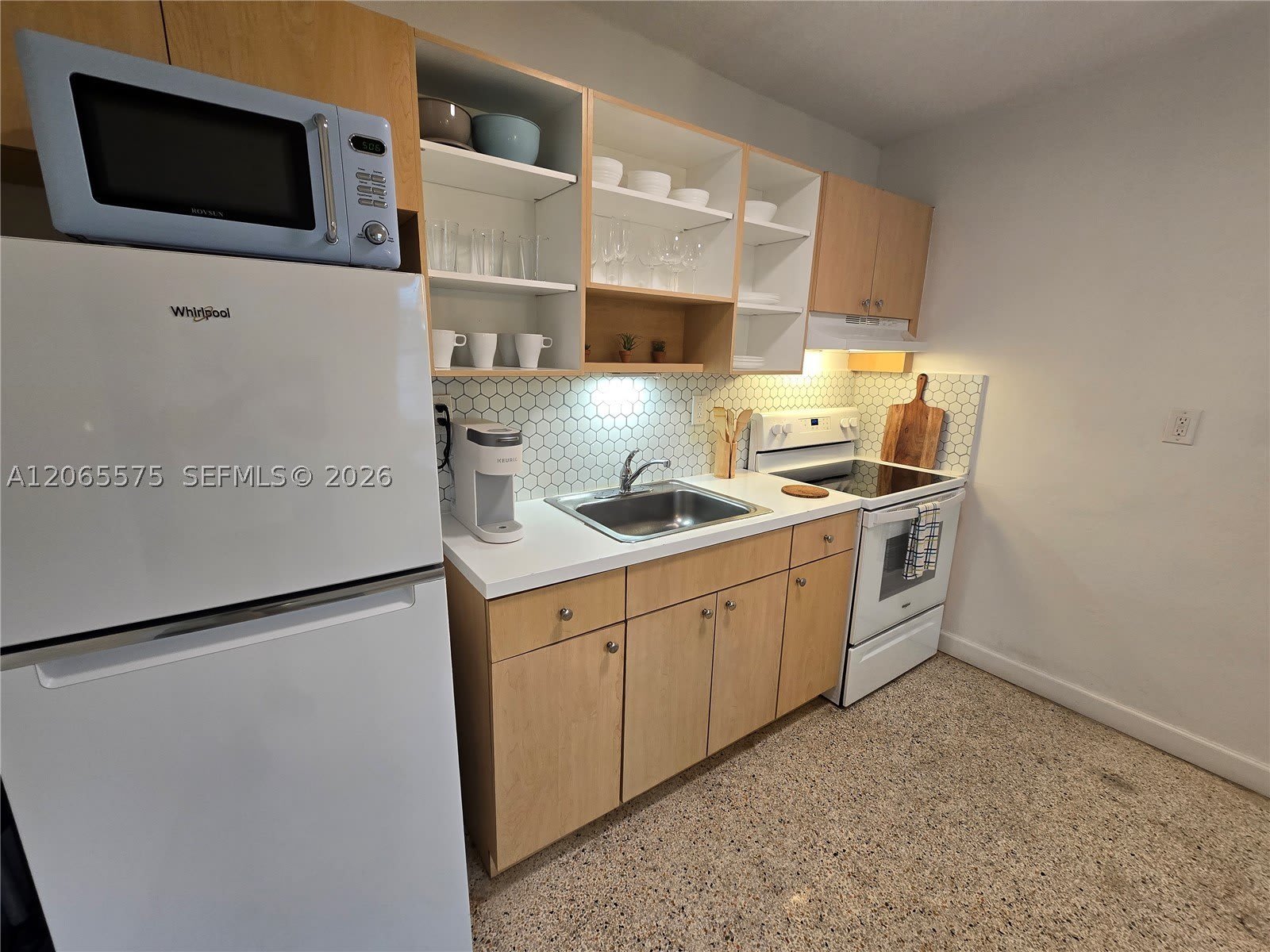 651 SW 3rd St – photo 2