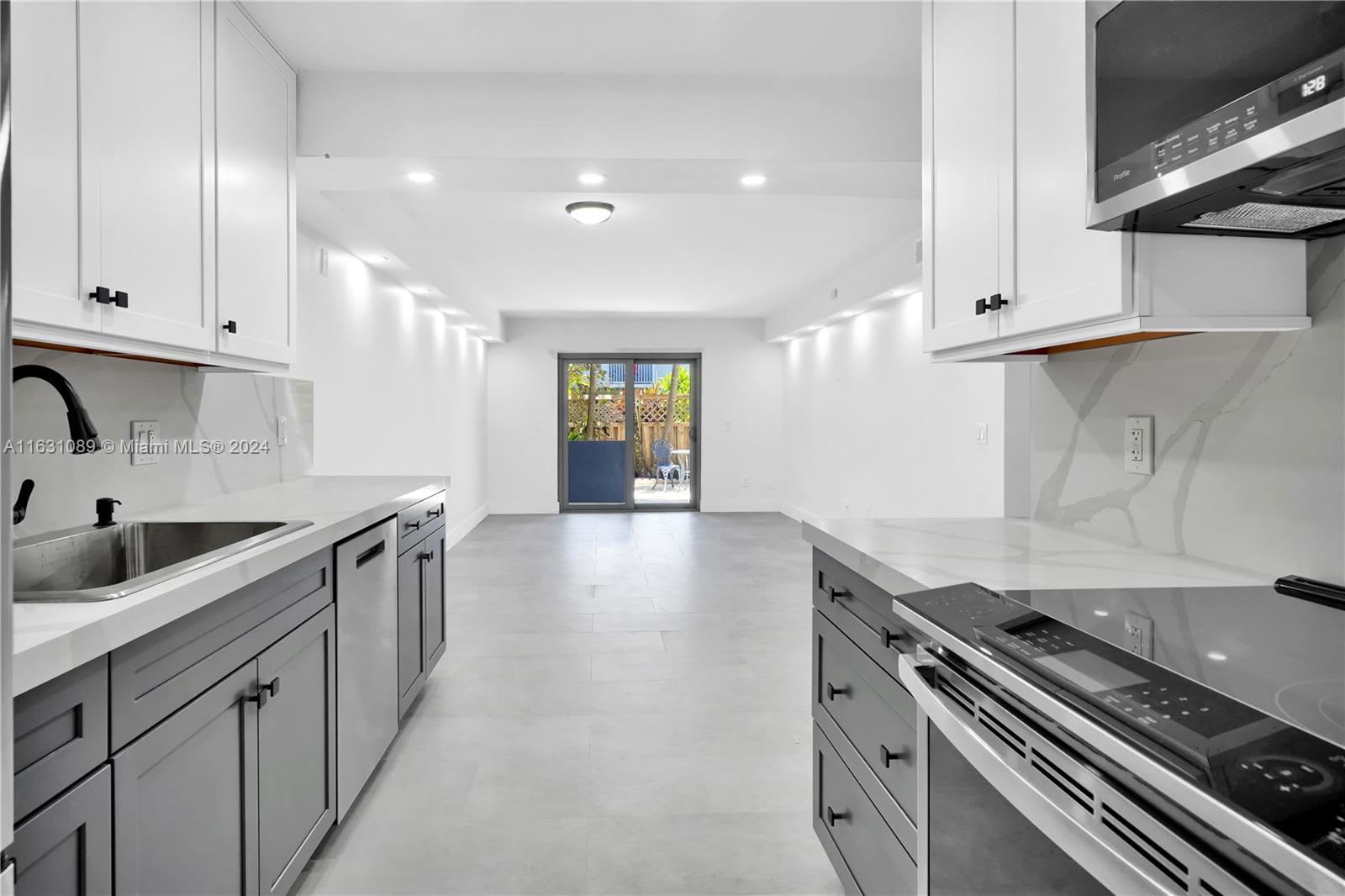 4600 Southwest 67th Avenue – photo 2