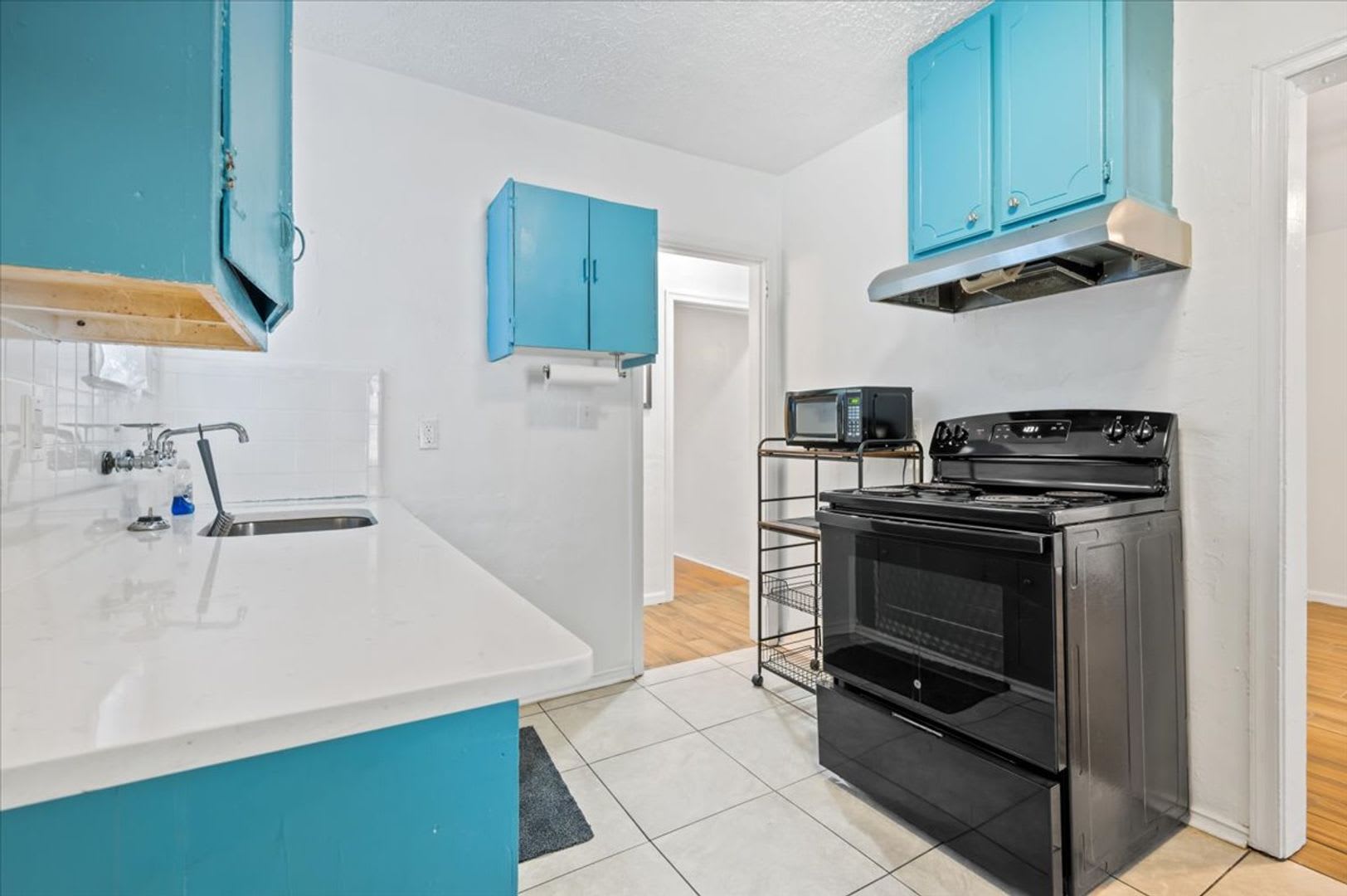 Charming Duplex Near Daffin Park with Private Fenced Yard and Off-Street Parking – photo 5