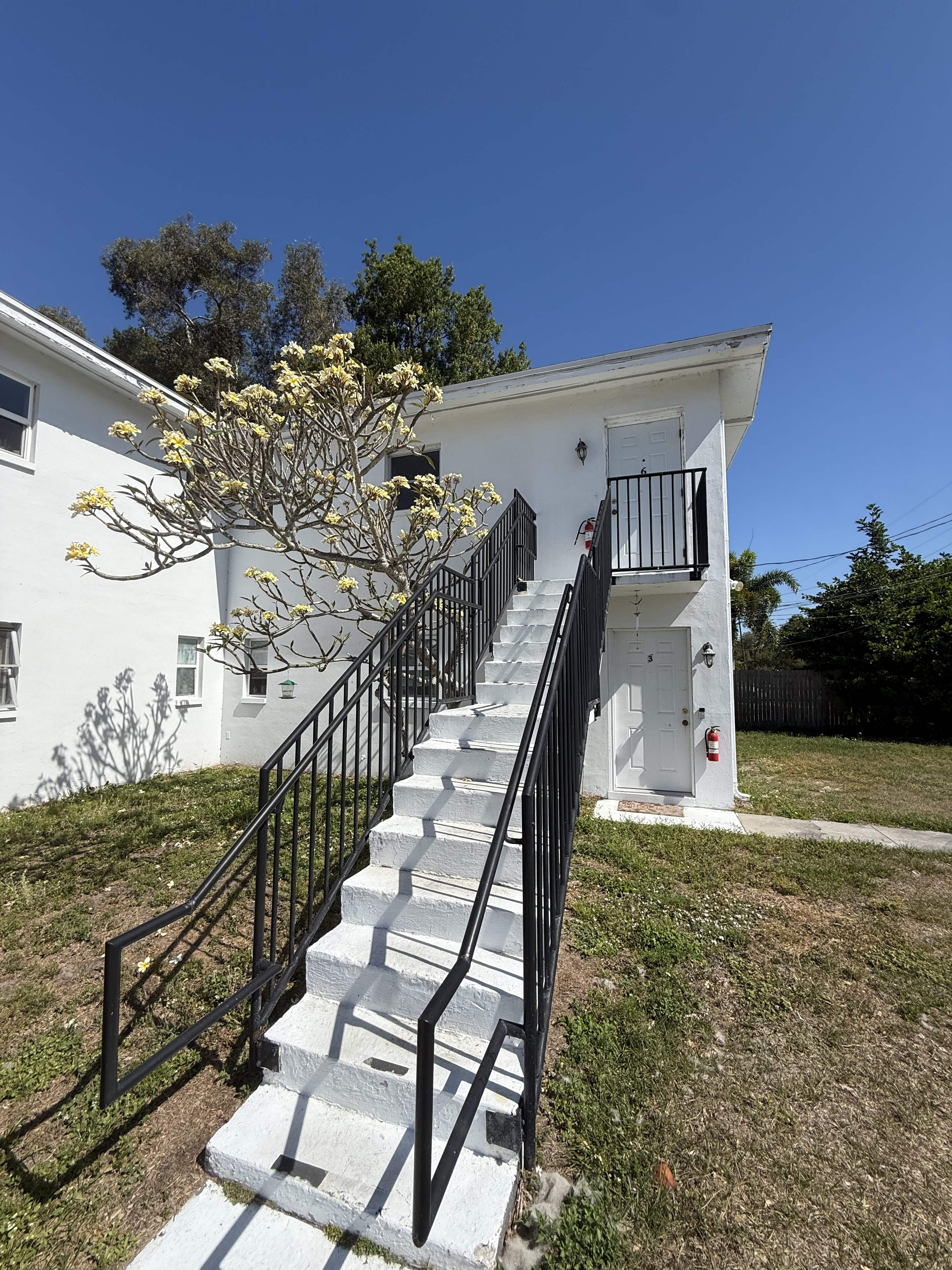 698 Union St Apt 6 – photo 2
