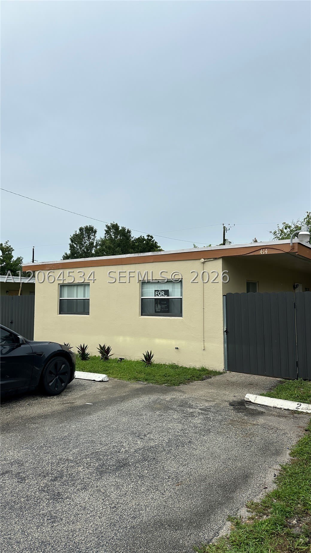 414 NW 15th Way – photo 1