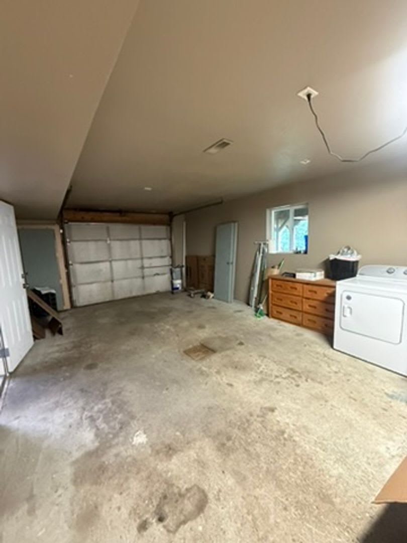 Spacious Pet-Friendly Home with Fireplace, Garage & Huge Deck Near Fairbanks – photo 5