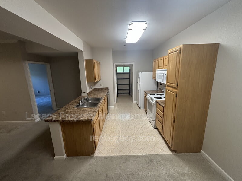 501 Gibson Dr – photo 4