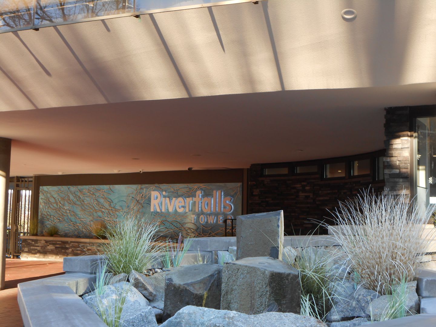 Riverfalls Tower Apartments – photo 4