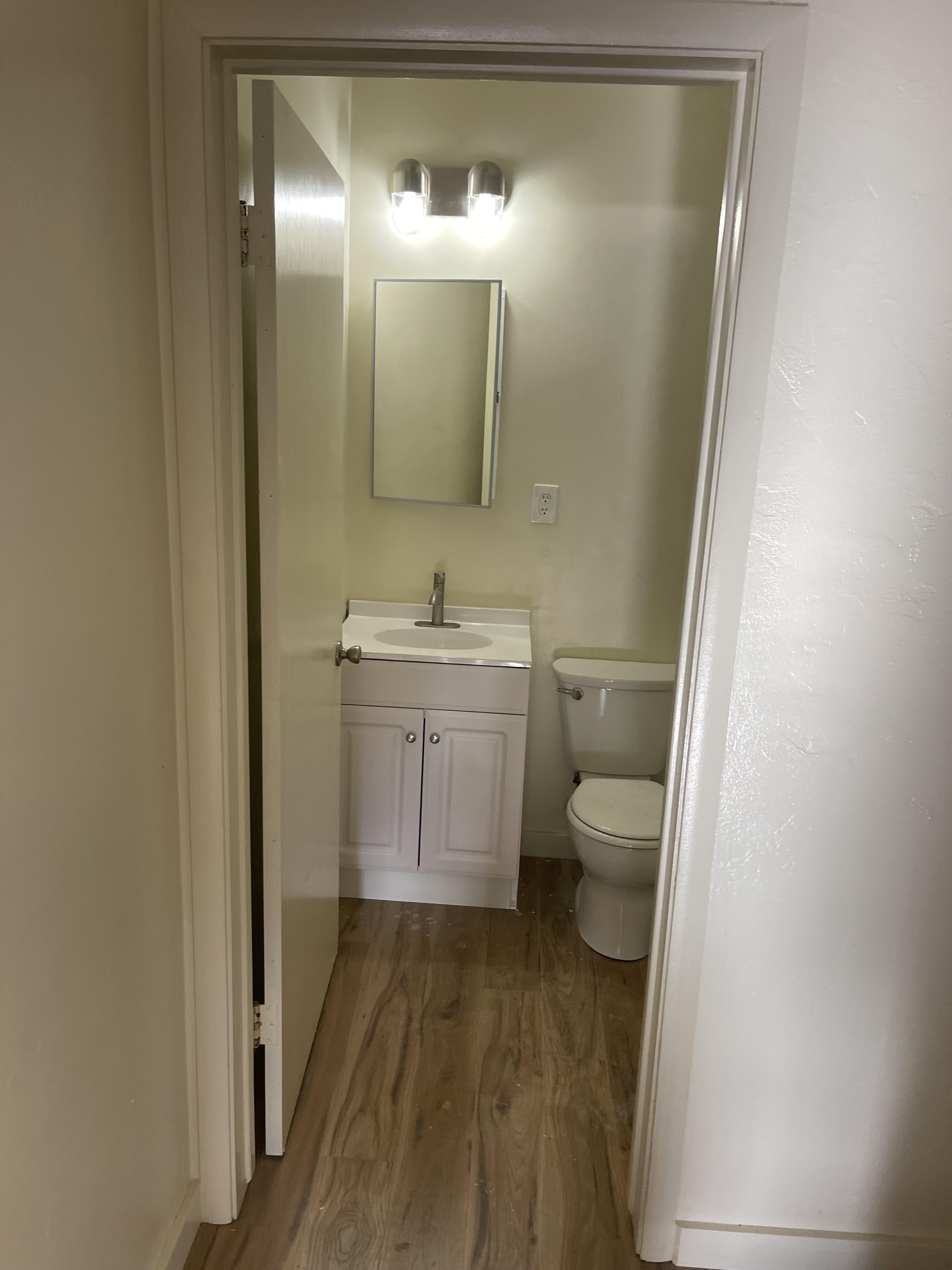 1560 Ronald Ave – photo 4